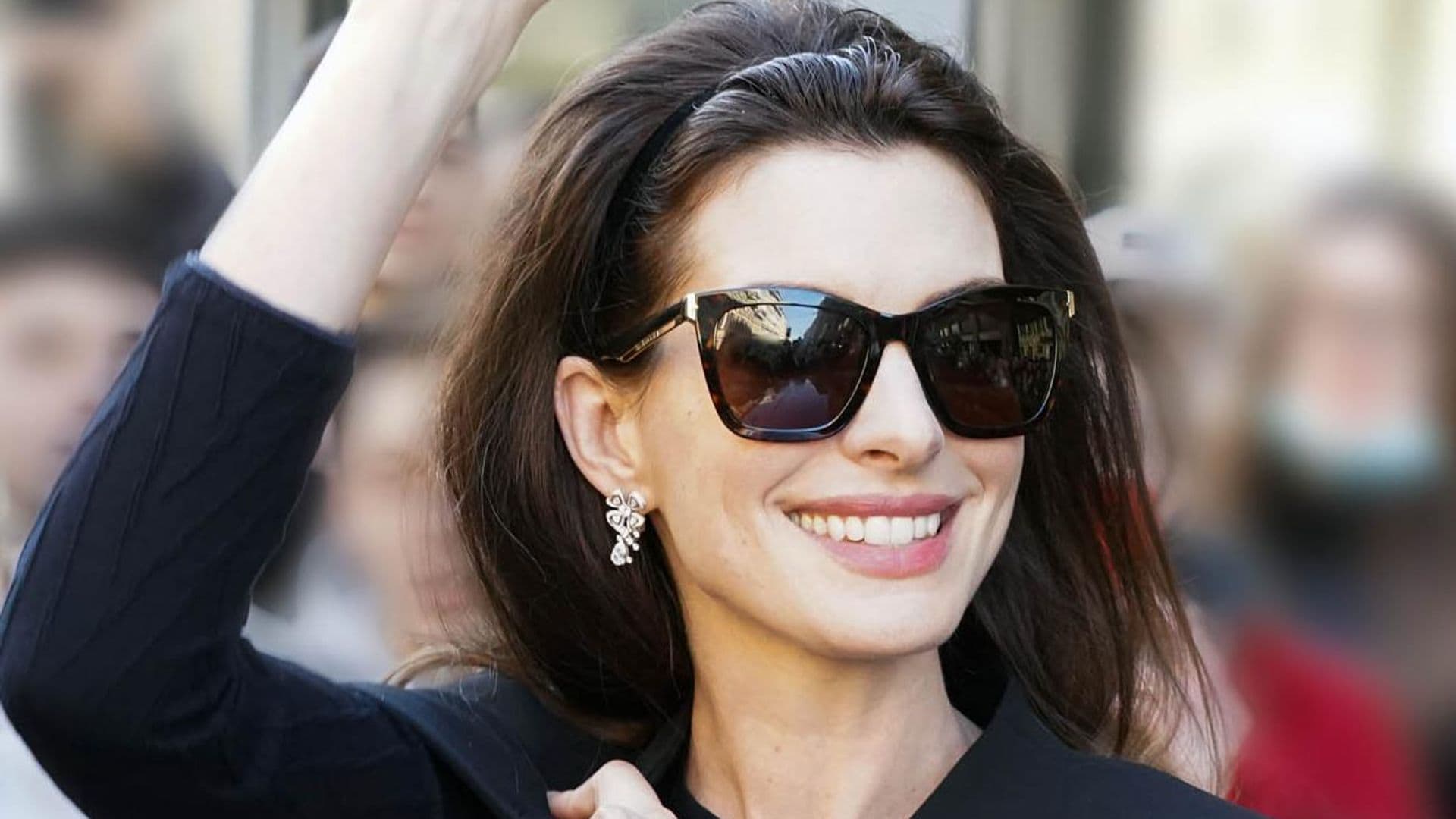 anne hathaway fashion127