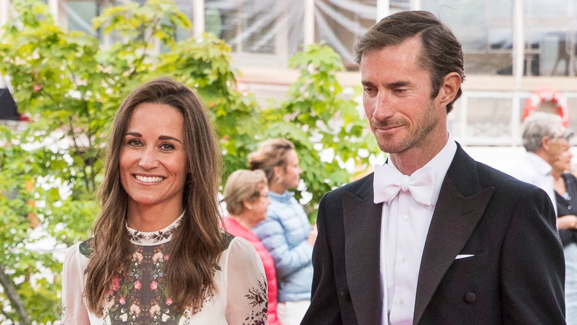 Pippa Middleton y James Matthews durante la boda de Jöns Bartholdson y Anna Ridderstad en Villa Pauli, Estocolmom, en junio de 2017