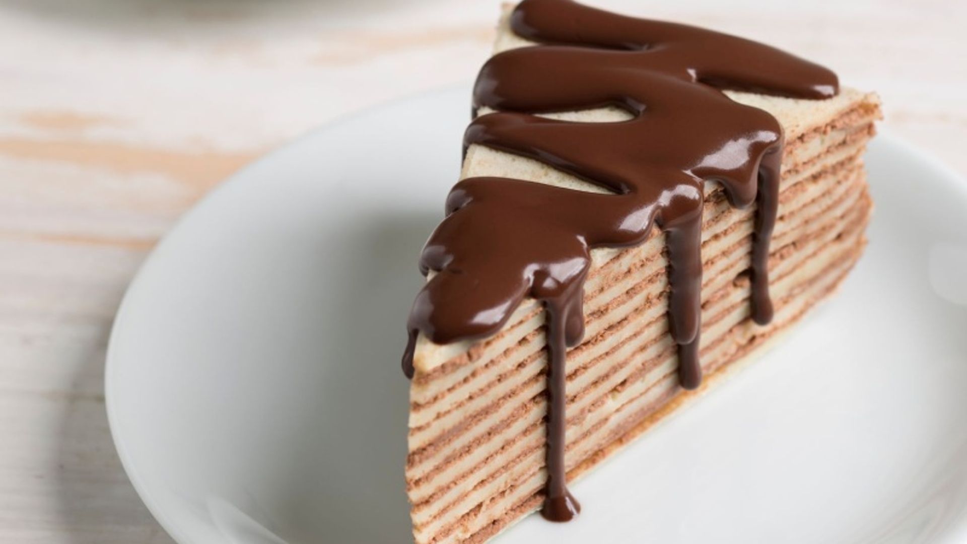 Milhojas de crepes y chocolate
