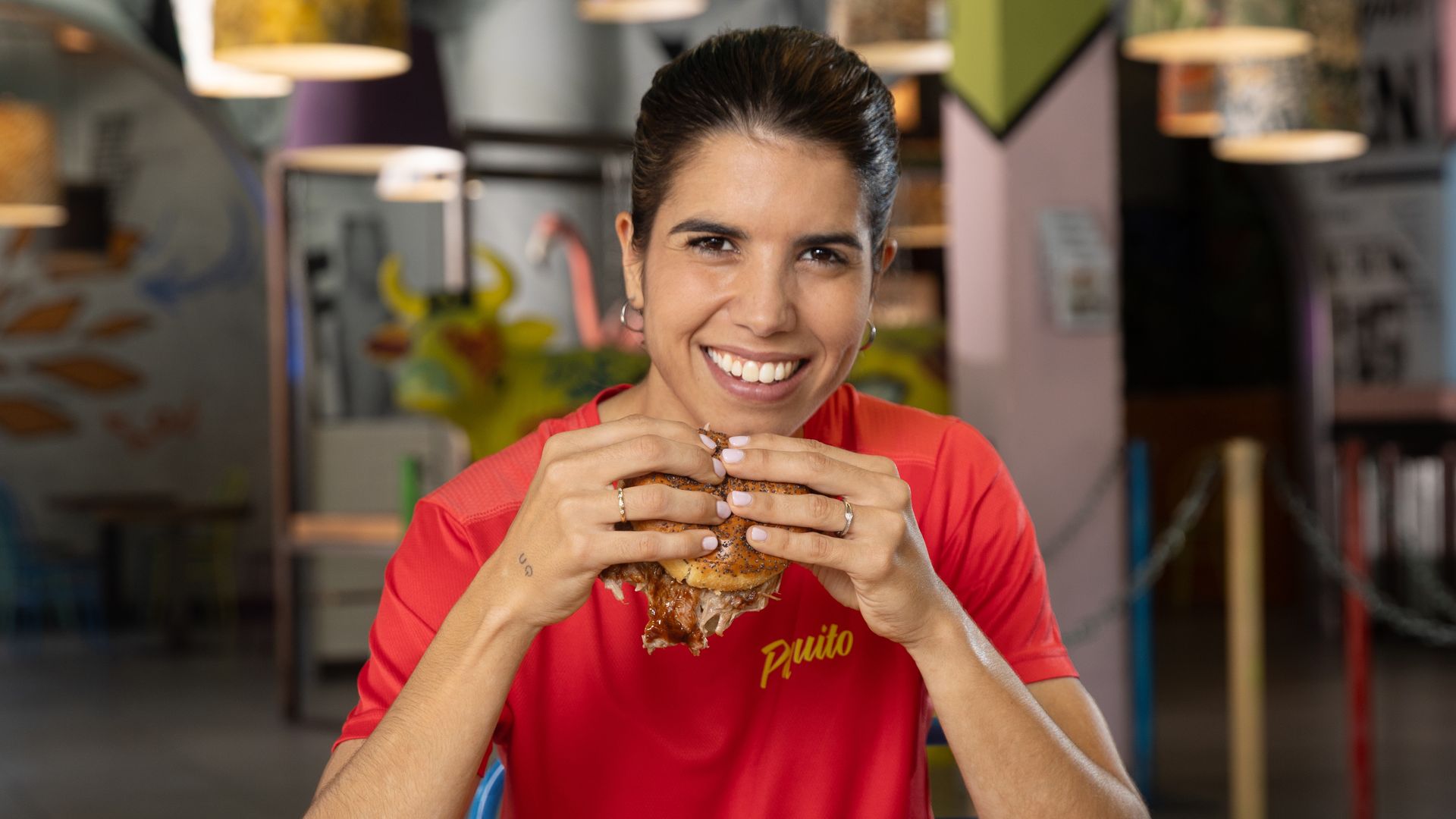 Alba Redondo con La Paquito Burger de INTEROVIC