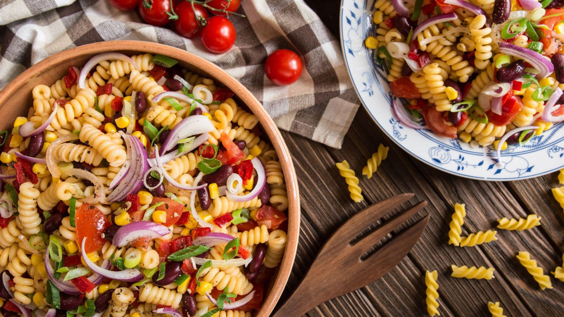 Ensalada de espirales con alubias rojas