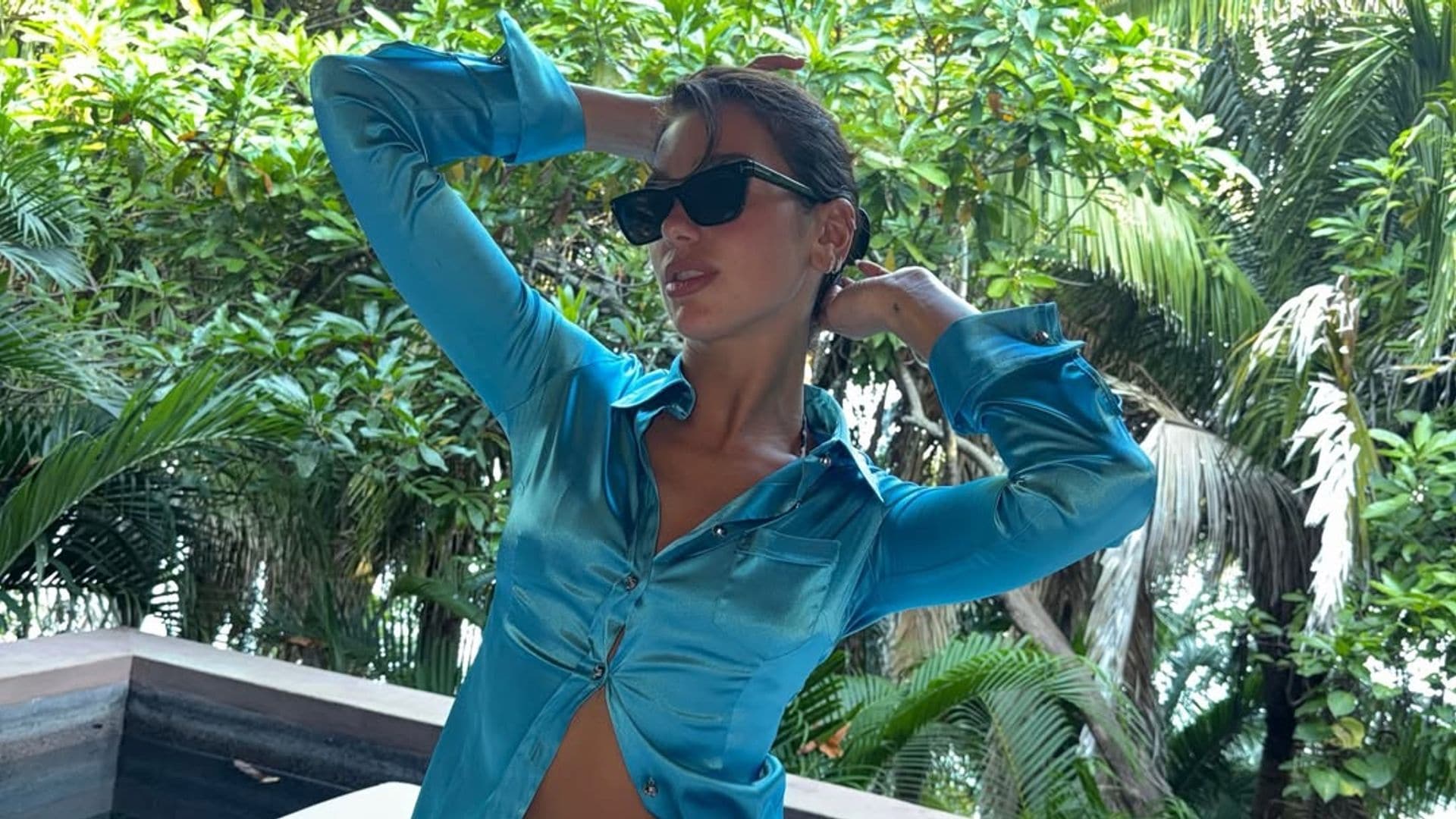 Dua Lipa abre el ábum de su escapada prenavideña en México: con su prometido y espectacular en bikini