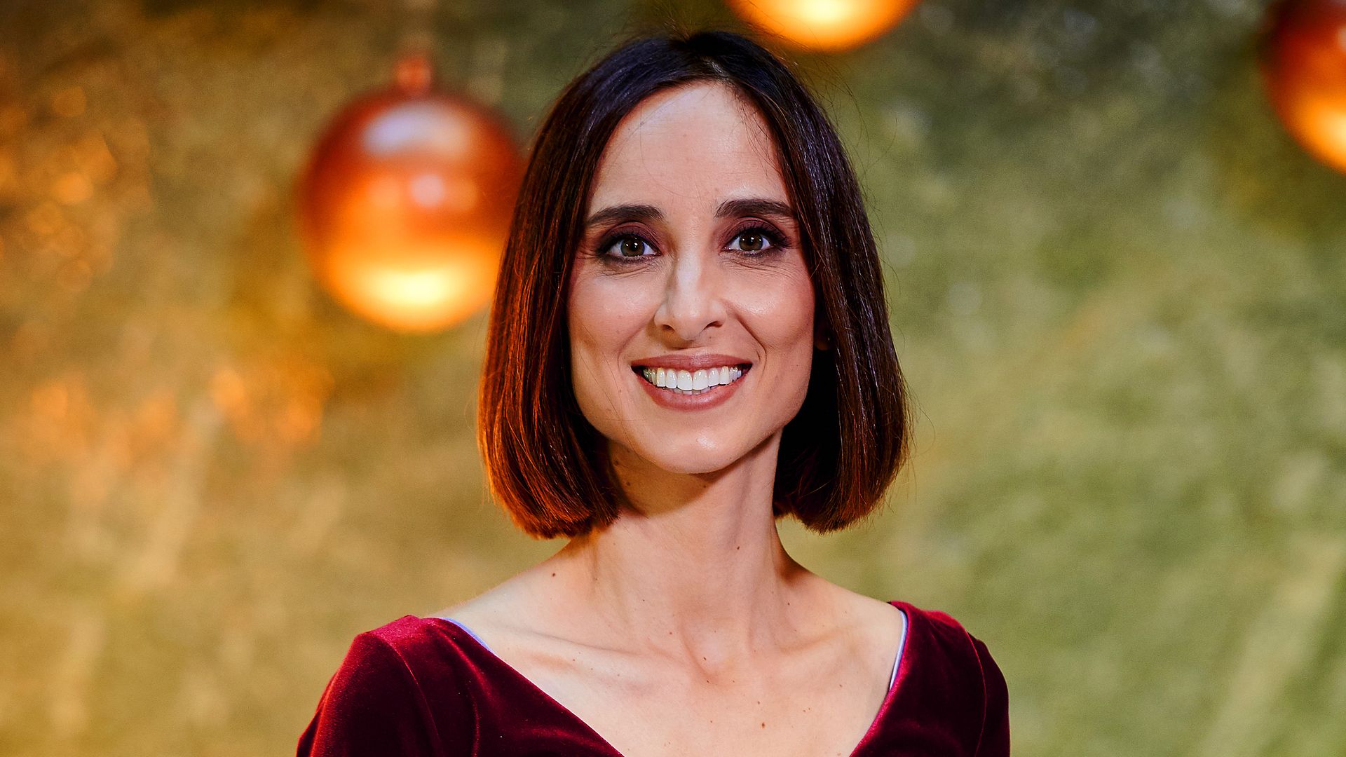 Julia Varela, la presentadora de Eurovisión que también canta (como los ángeles) para calmar las rabietas de su hijo: "Es mi estrategia Disney"