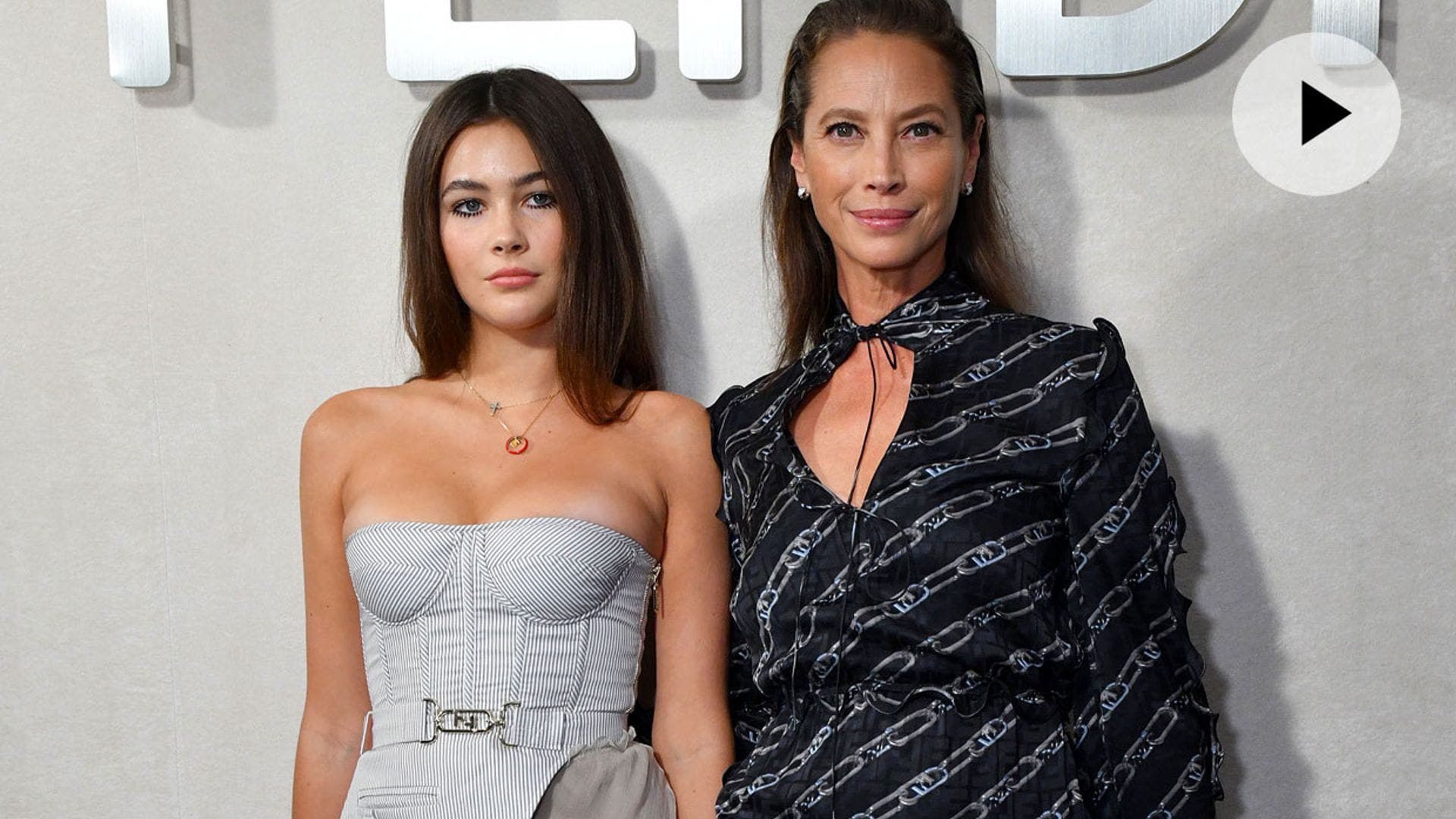 Christy Turlington, una mamá emocionada y orgullosa en el 19º cumpleaños de su hija
