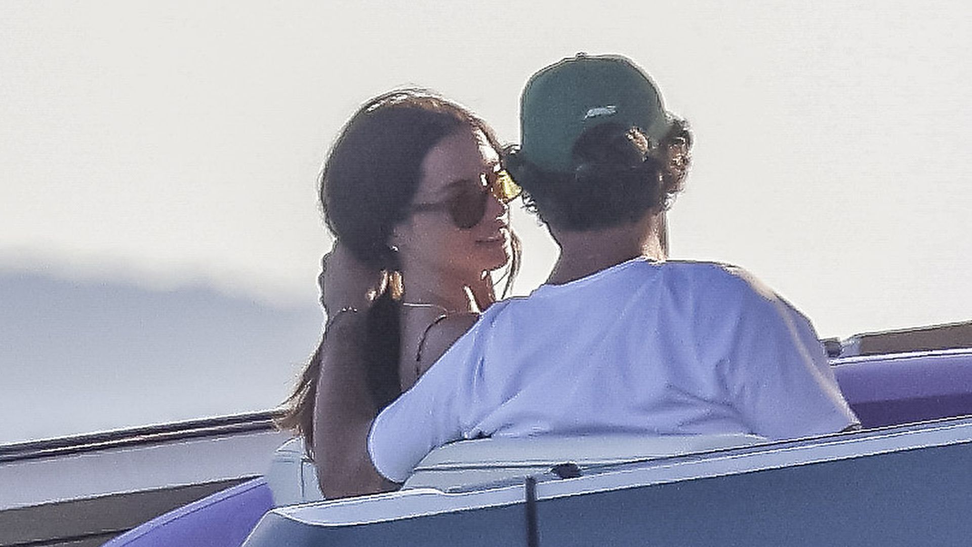 Ana de Armas y Beto Montenegro lucieron muy enamorados durante su paseo.