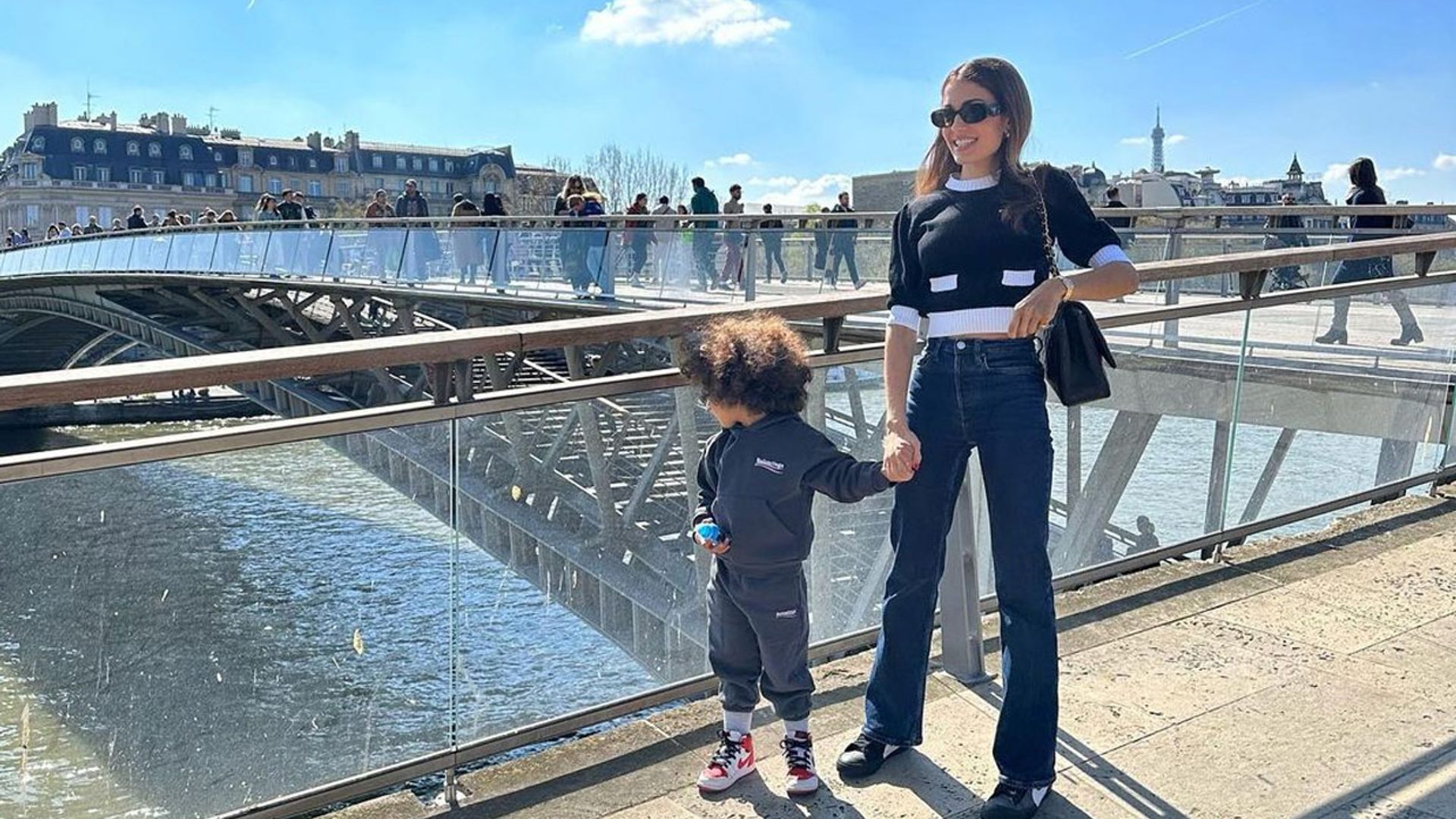 Las imágenes más bonitas de Hiba Abouk con sus hijos: 'Muero por los míos'