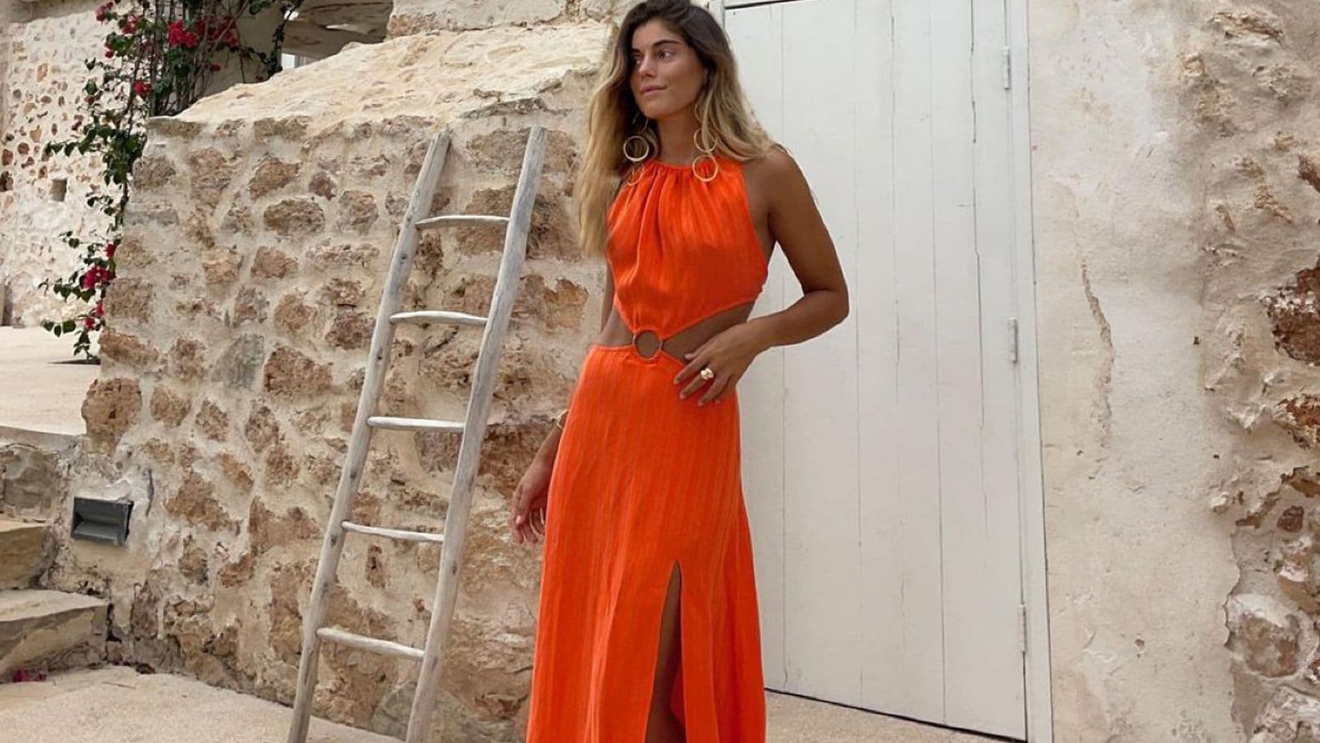 Los vestidos satinados que solucionan tu look de invitada... ¡y la maleta de Semana Santa! ?