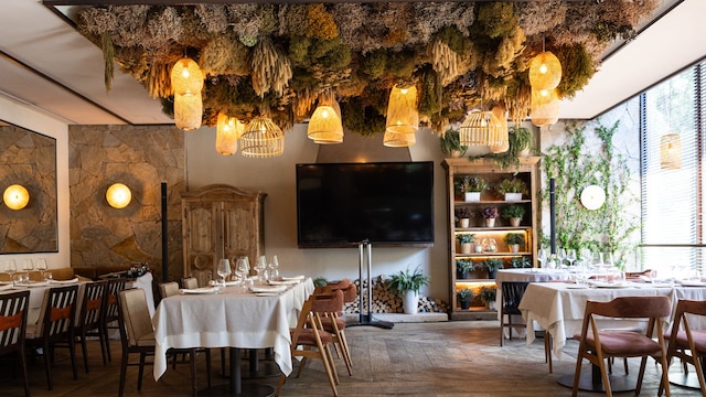 Comedor del restaurante Carbón en Madrid