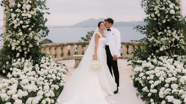 Decoración de bodas rosas blancas pasillo nupcial