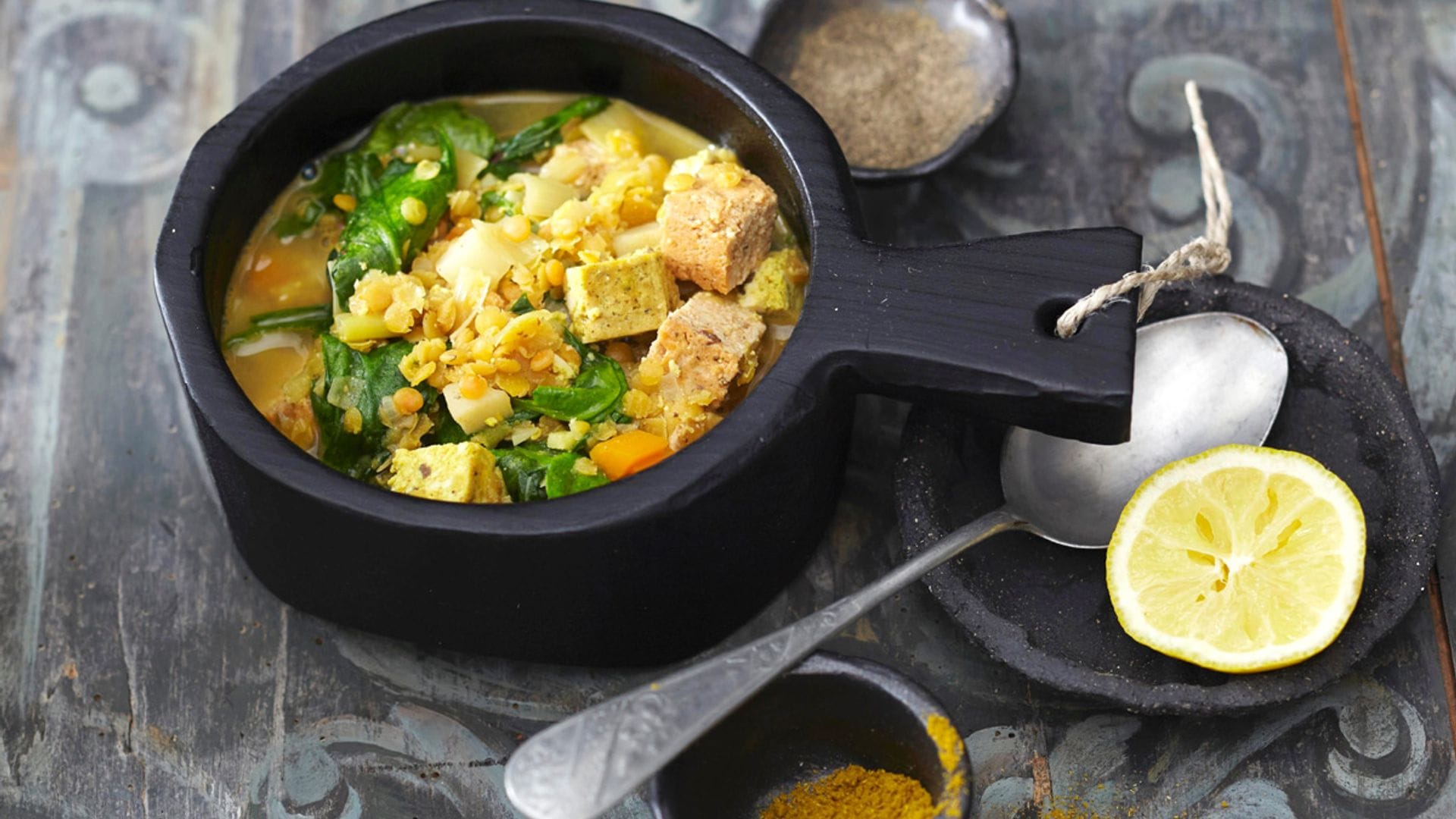 Lentejas con espinacas y tofu