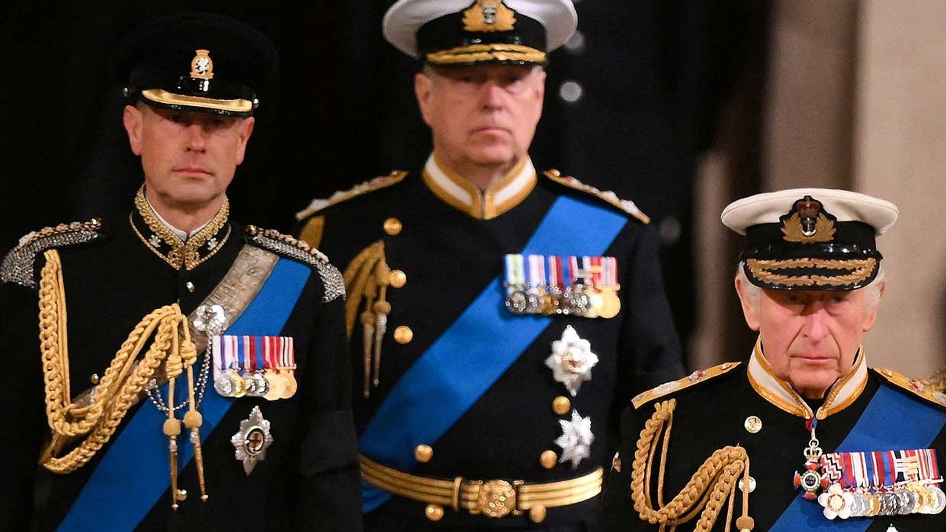 El príncipe Andrés, recupera el uniforme militar tras la retirada de sus títulos castrenses