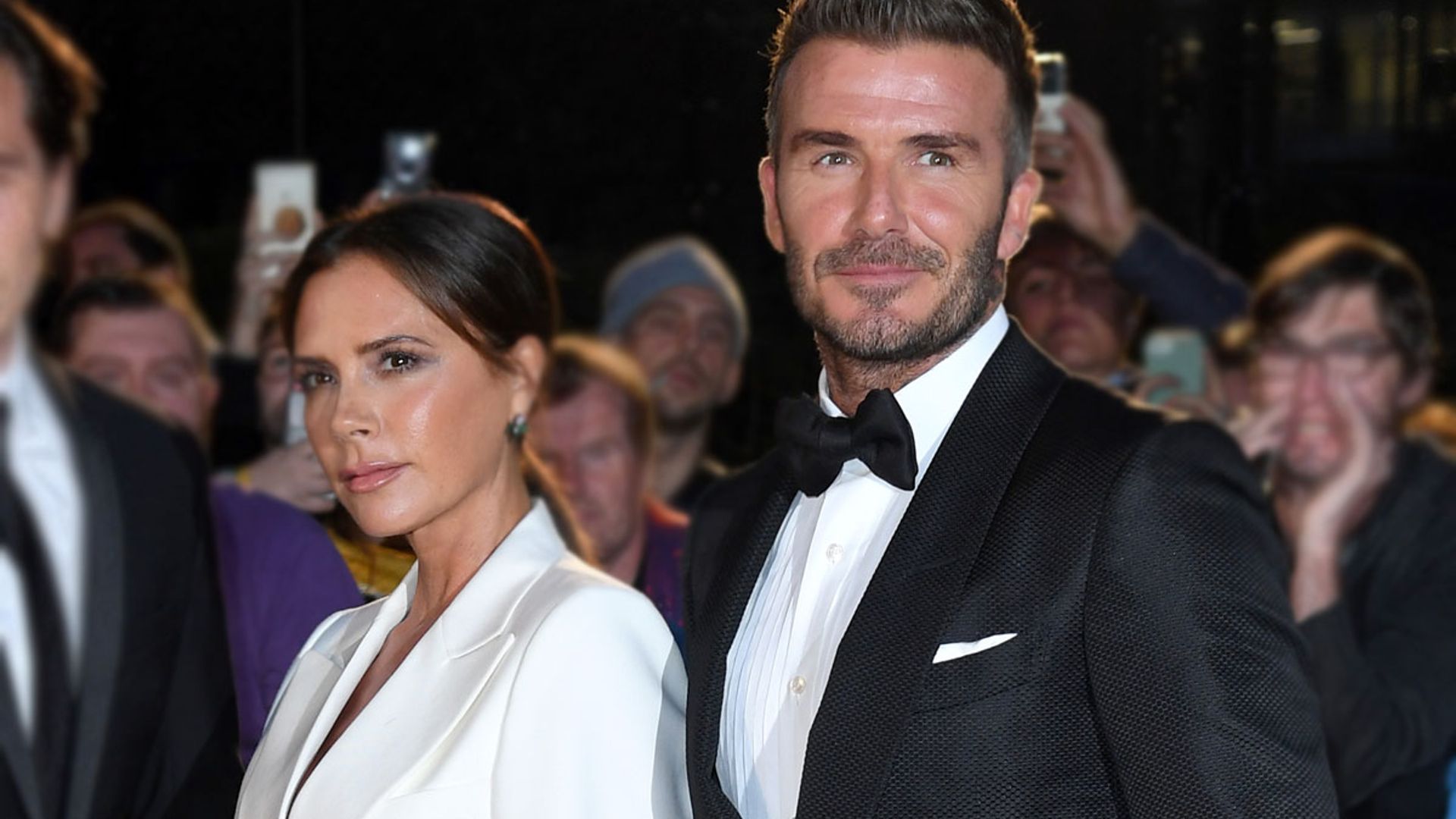Victoria Beckham presume de tipazo en un barco frente a la atenta mirada de David
