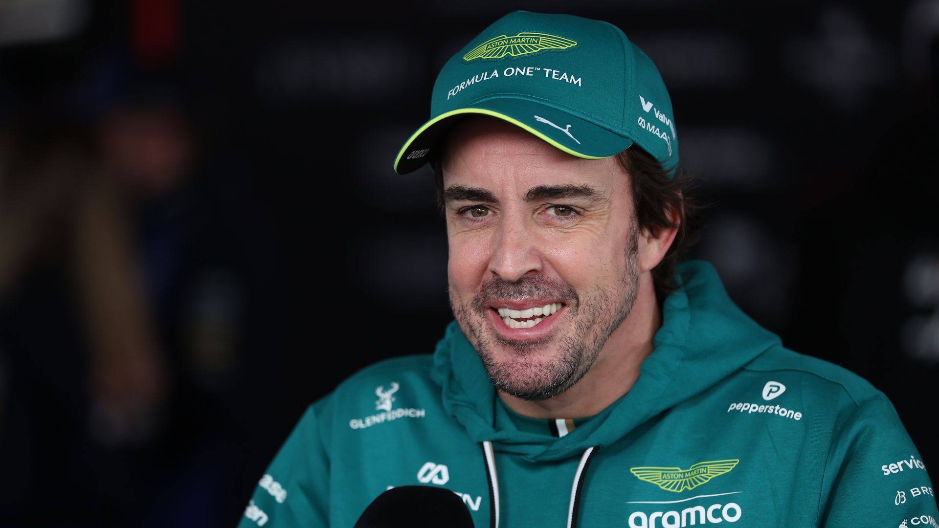 Ser padre a los 45, como Fernando Alonso: lo que dicen los expertos sobre esta tendencia al alza