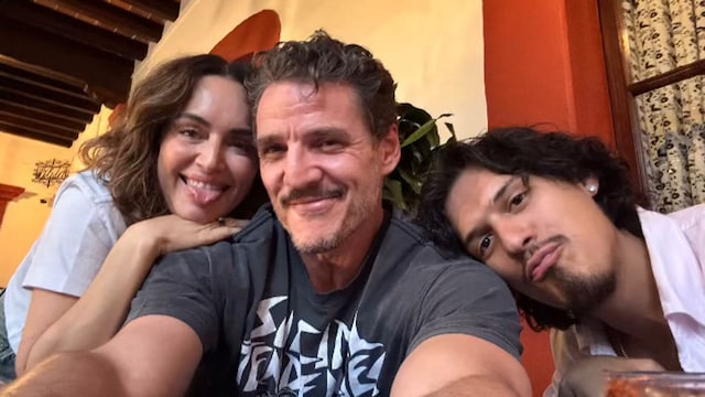 Pedro Pascal junto a Ana de la Reguera y Omar Apollo 