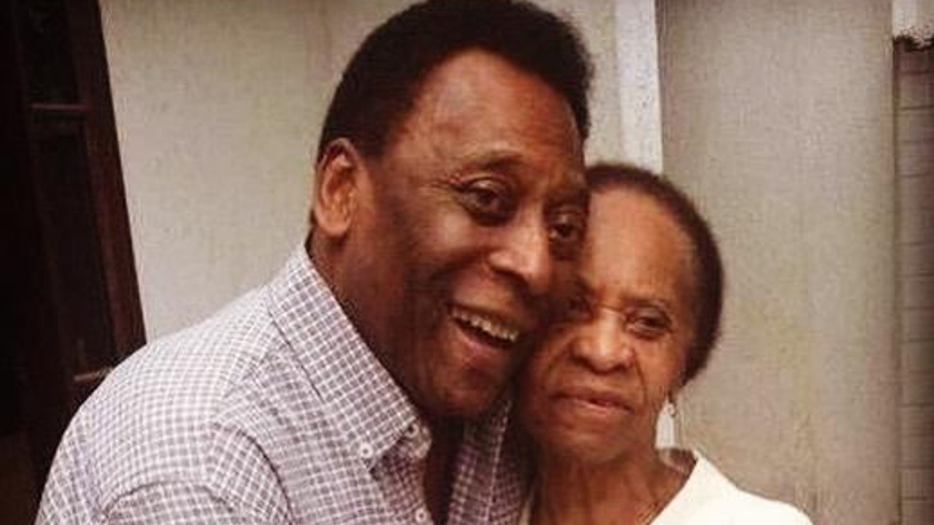 Con 100 años, la madre de Pelé será testigo del funeral de su hijo