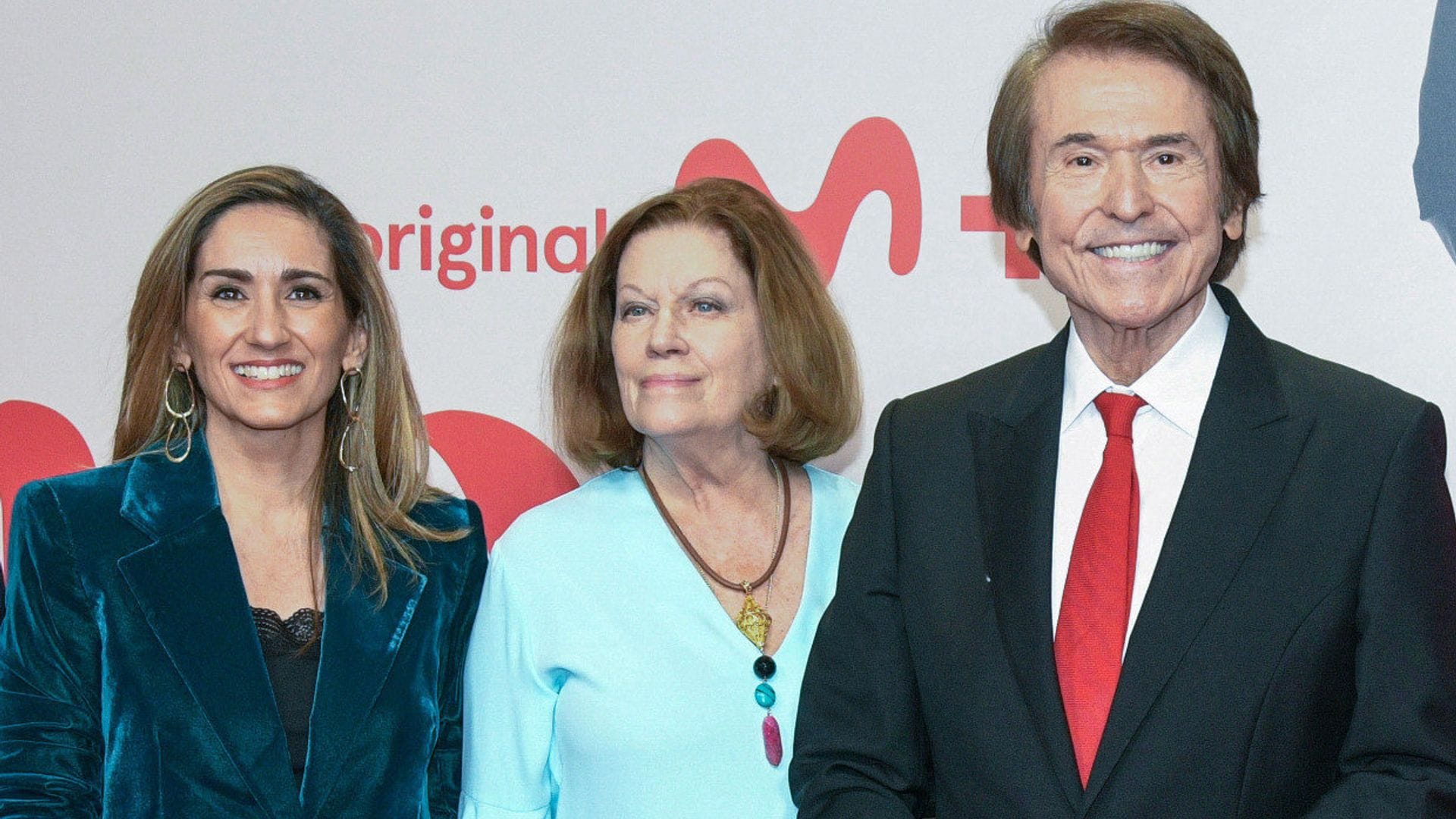 Alejandra Martos, muy orgullosa de su madre, Natalia Figueroa, que ha sido galardonada con la Antena de Oro