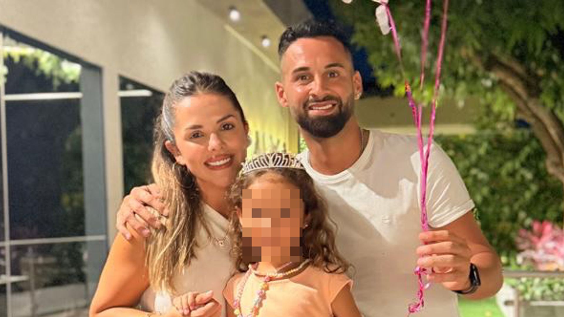 Lucas Trejo, junto a su mujer y su hija, Ainhoa