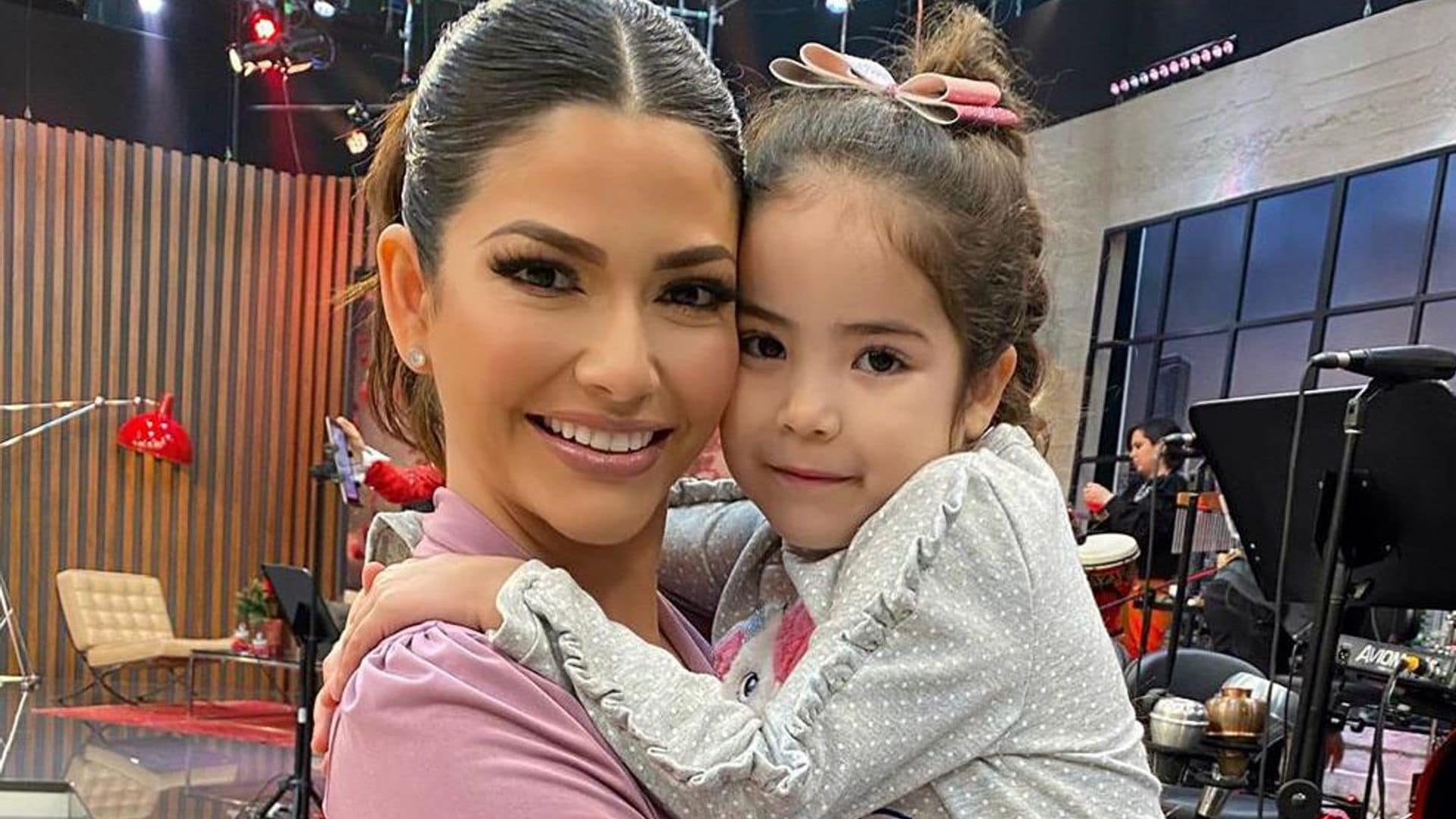 Ana Patricia Gámez y la visita de su hija en 'Enamorándonos'