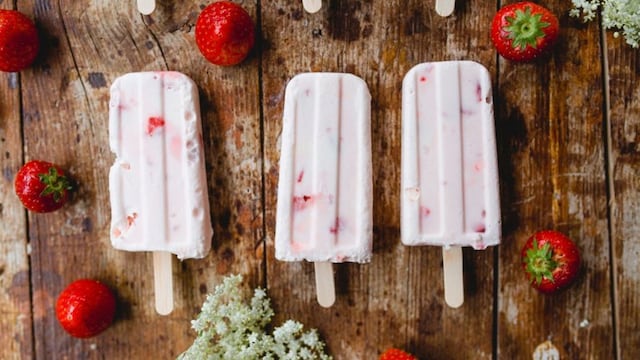 helado yogur fresas