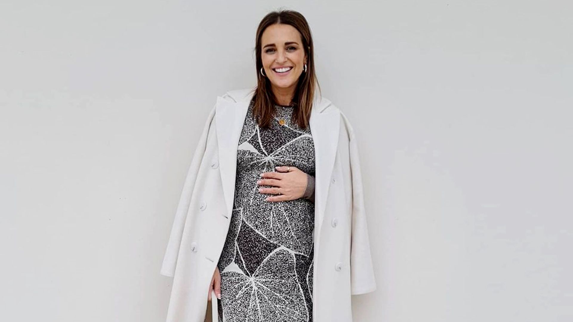 Paula Echevarría muestra su 'curva de la felicidad' con una foto que ha enamorado a Miguel Torres