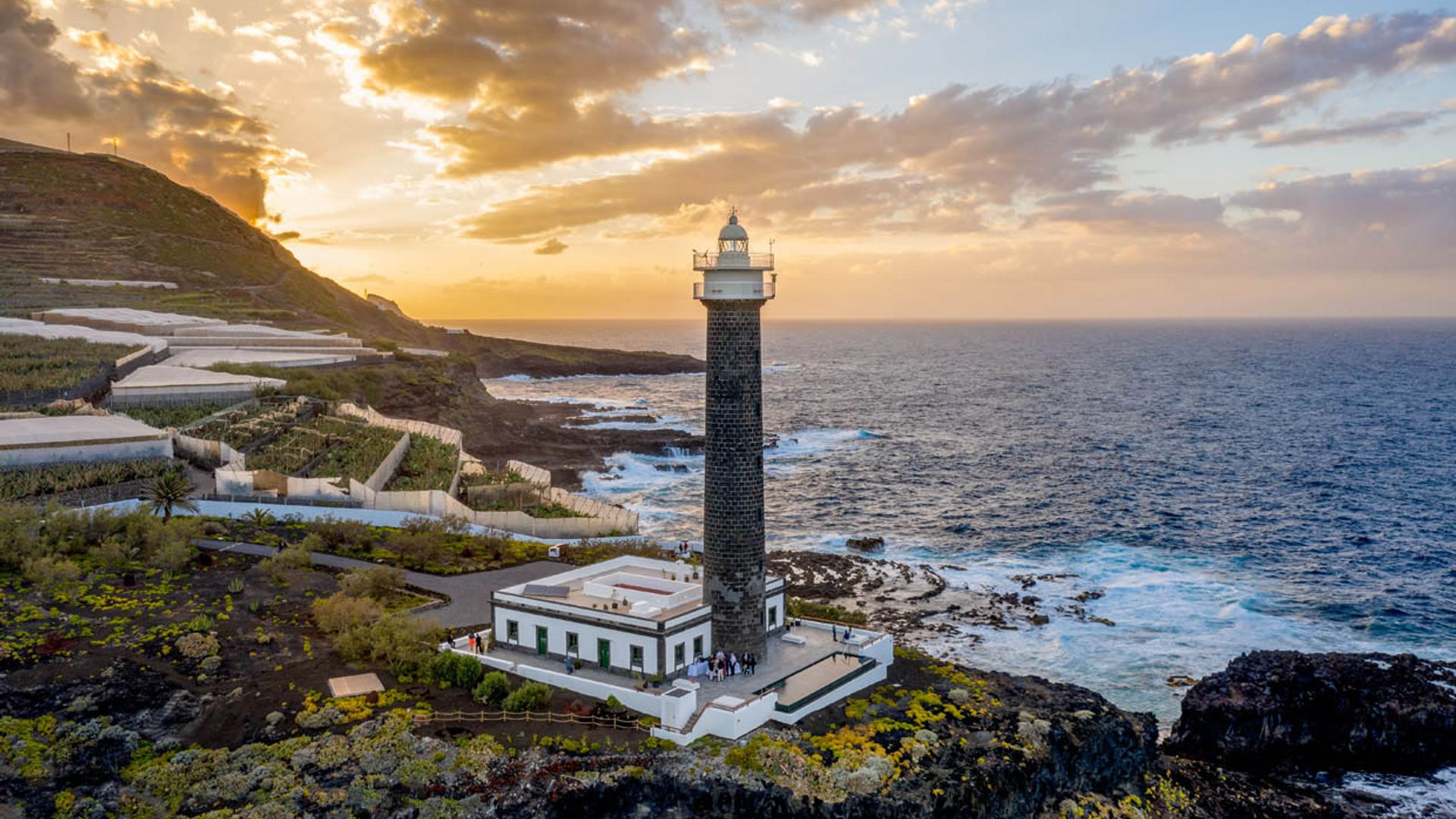 Renée Zellweger, Scarlett Johansson o Brad Pitt podrían dormir en este faro de La Palma