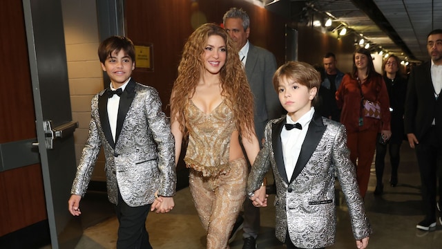 Shakira con sus hijos Milan y Sasha en la 67a. edición de los Grammys
