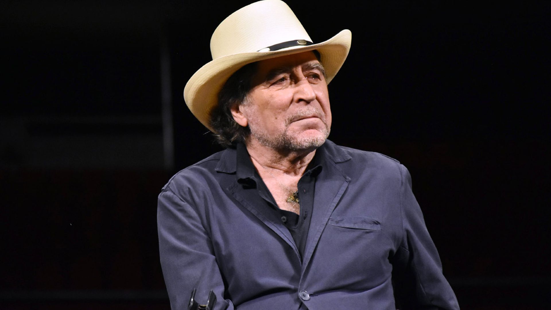 Joaquín Sabina 'evoluciona favorablemente' y recibe la visita de su hija Carmela
