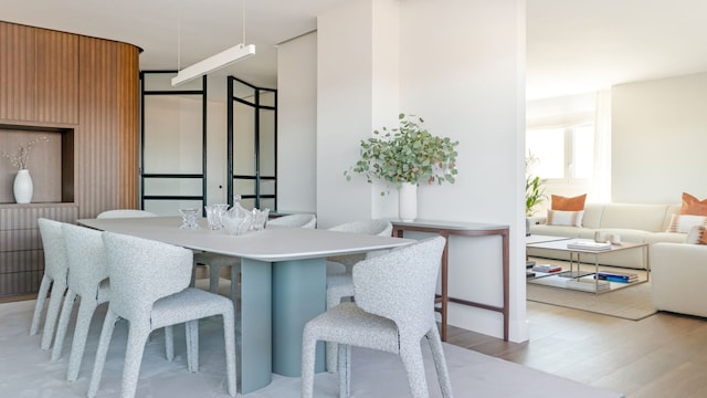Comedor y salón conectados