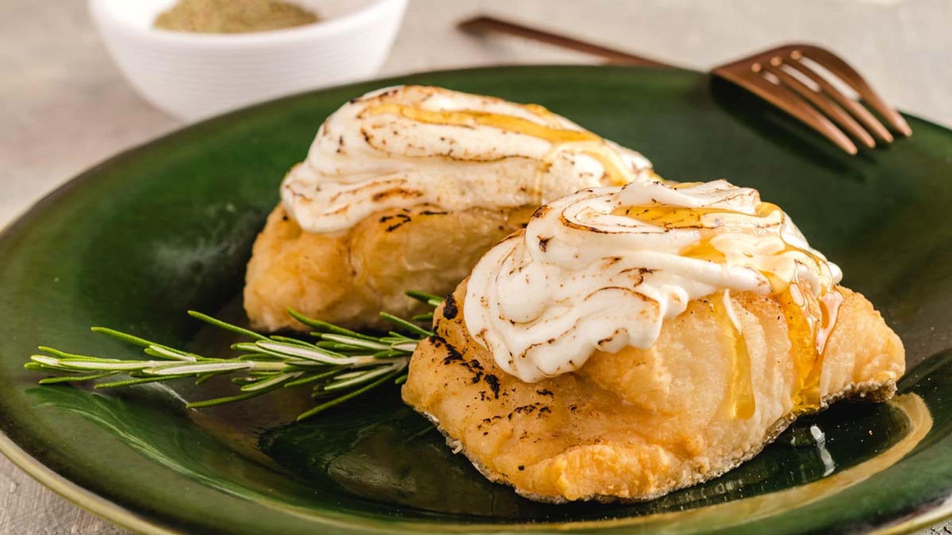 Bacalao gratinado con alioli y miel