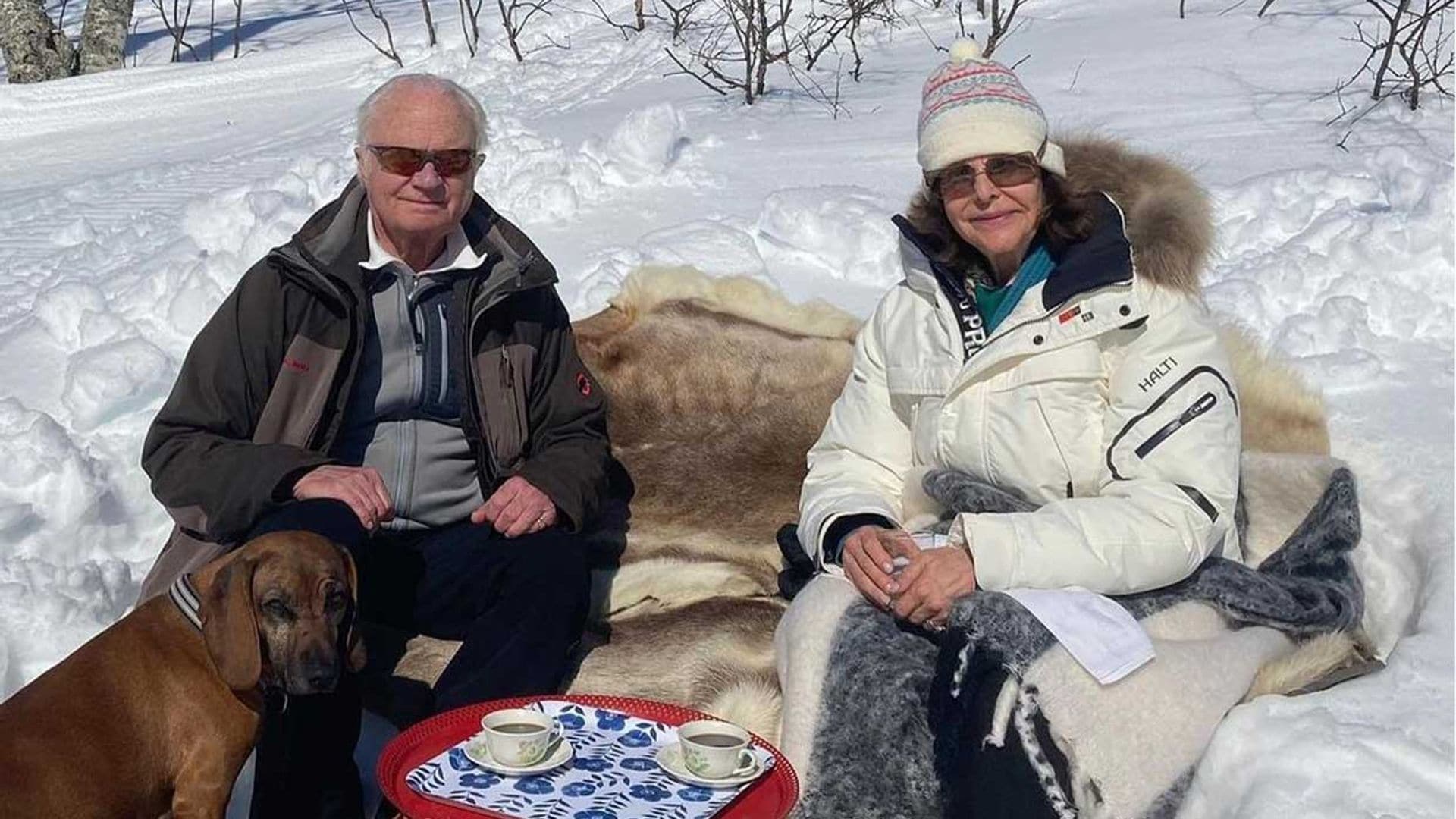 Esquiando y con un tentempié en medio de la nieve: así ha pasado la Familia Real sueca la Pascua