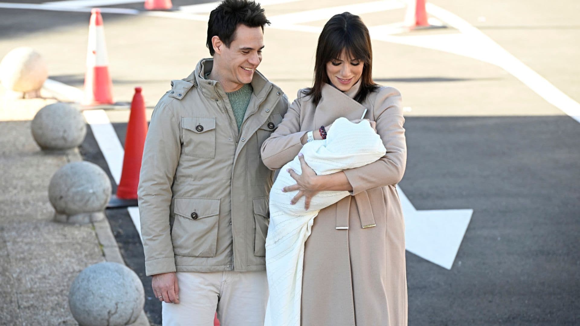 Los simpáticos looks del hijo de Christian Gálvez y Patricia Pardo, ¡un bebé muy rockero!