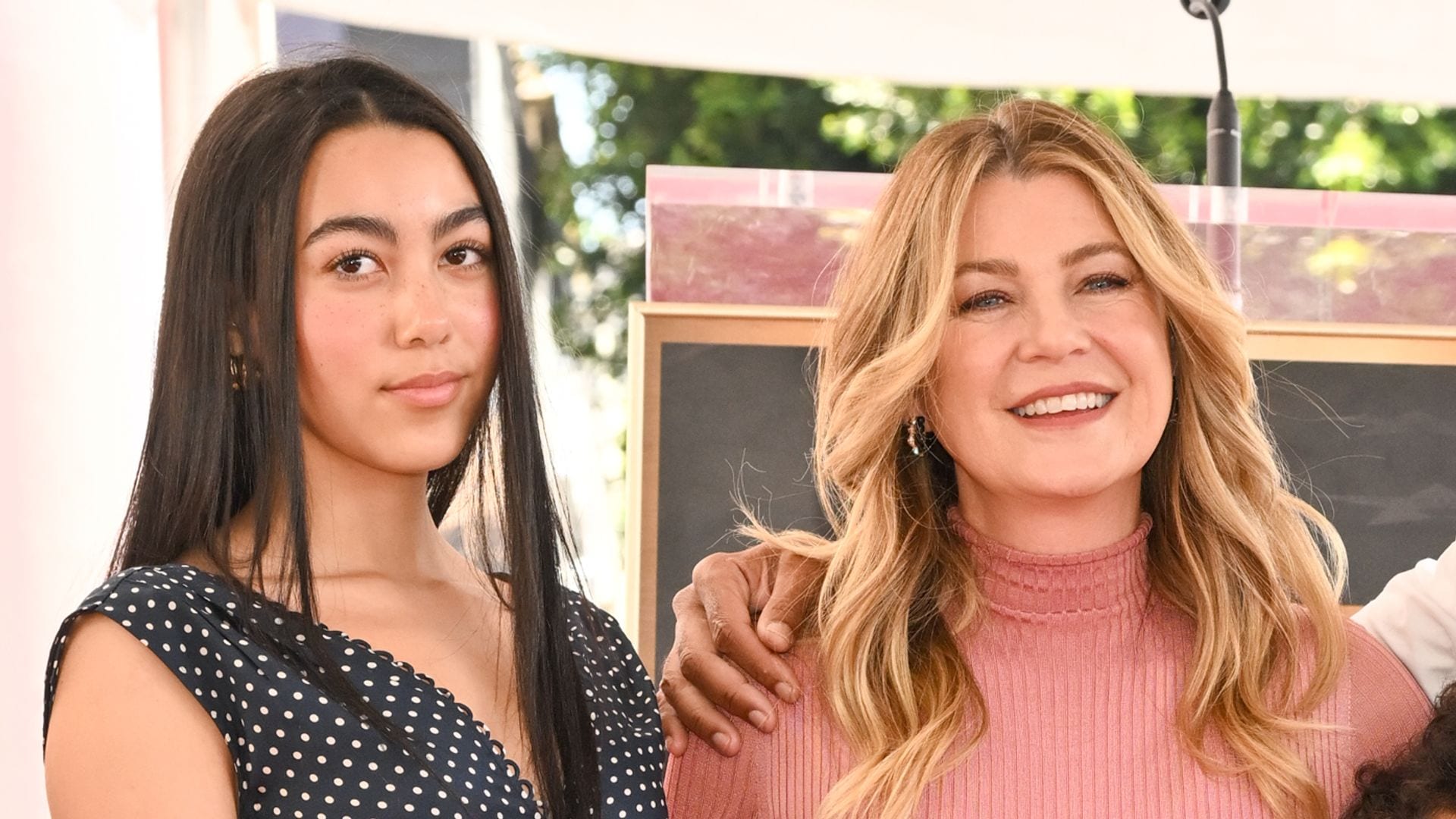 Stella Luna, la hija de 15 años de Ellen Pompeo, acapara todas las miradas en el Paseo de la Fama