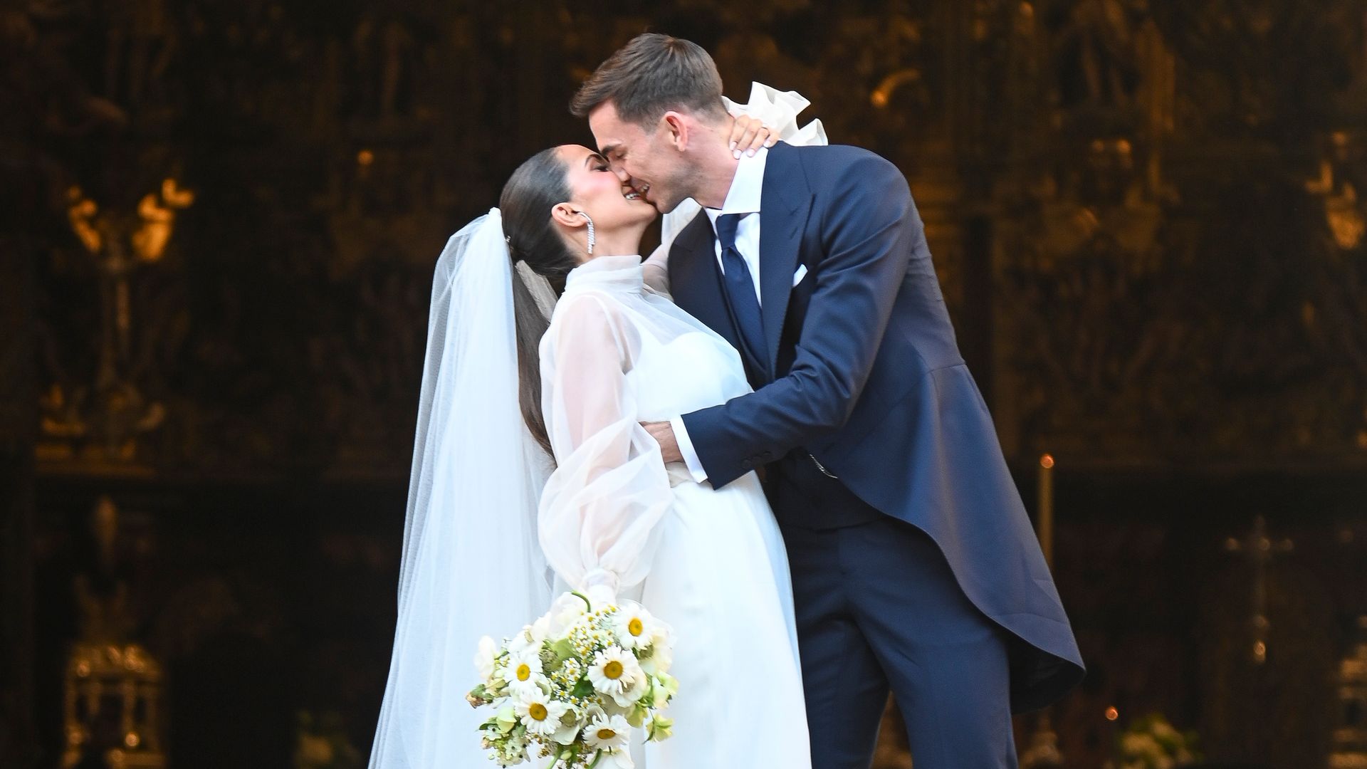La alta sociedad sevillana se reúne en la lujosa boda del futbolista Fabián Ruiz y Rosa Pereira