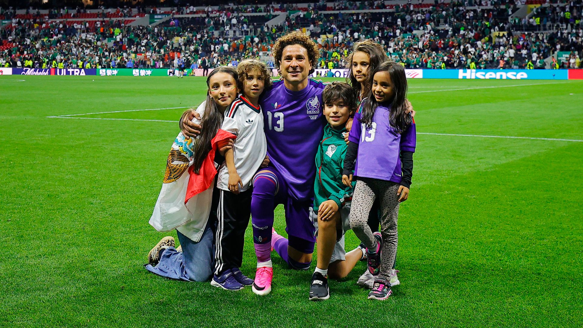 Memo ochoa celebró con su familia