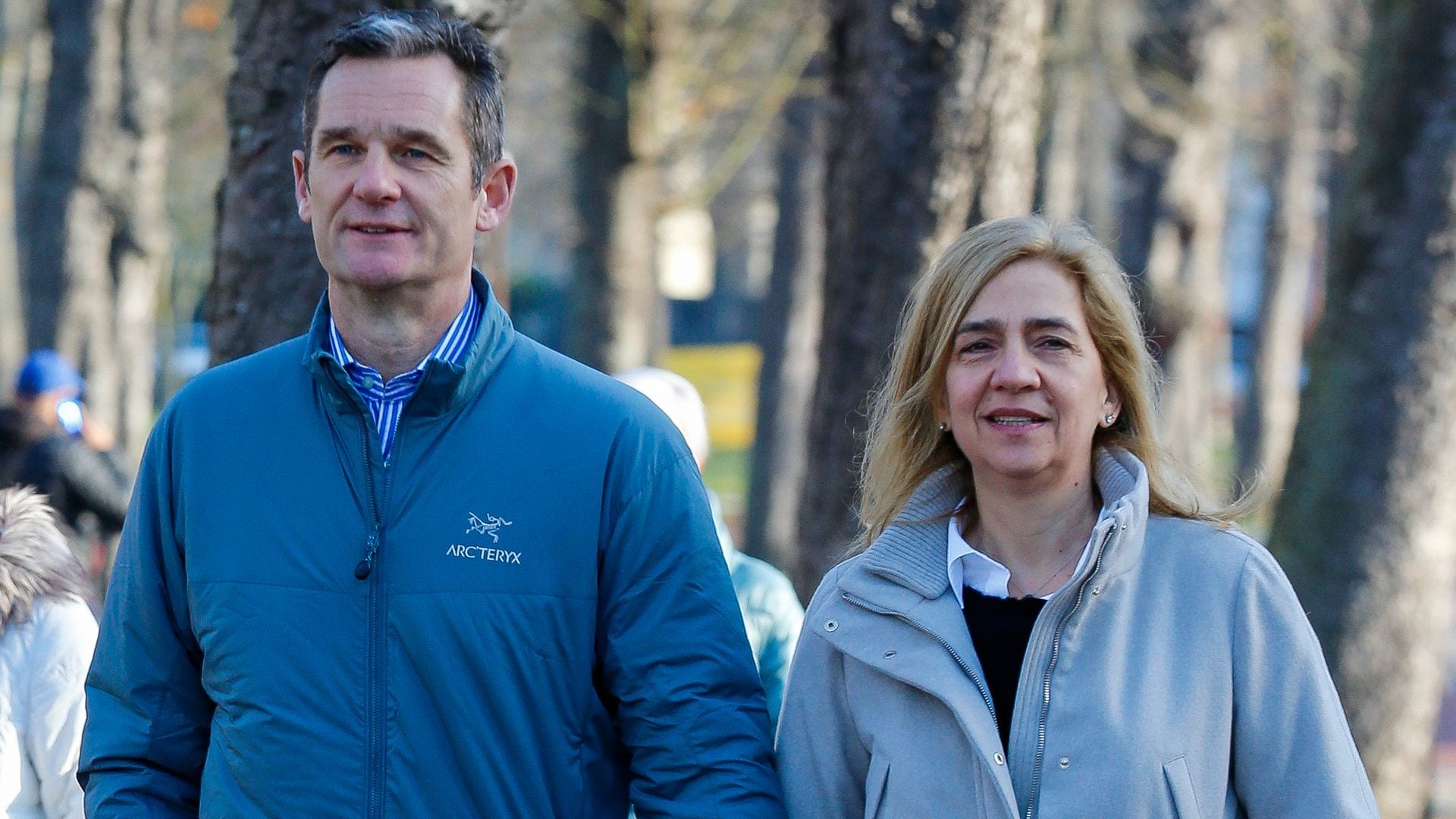 Iñaki Urdangarin y la infanta Cristina, paseando de la mano en una de las últimas imágenes juntos como matrimonio