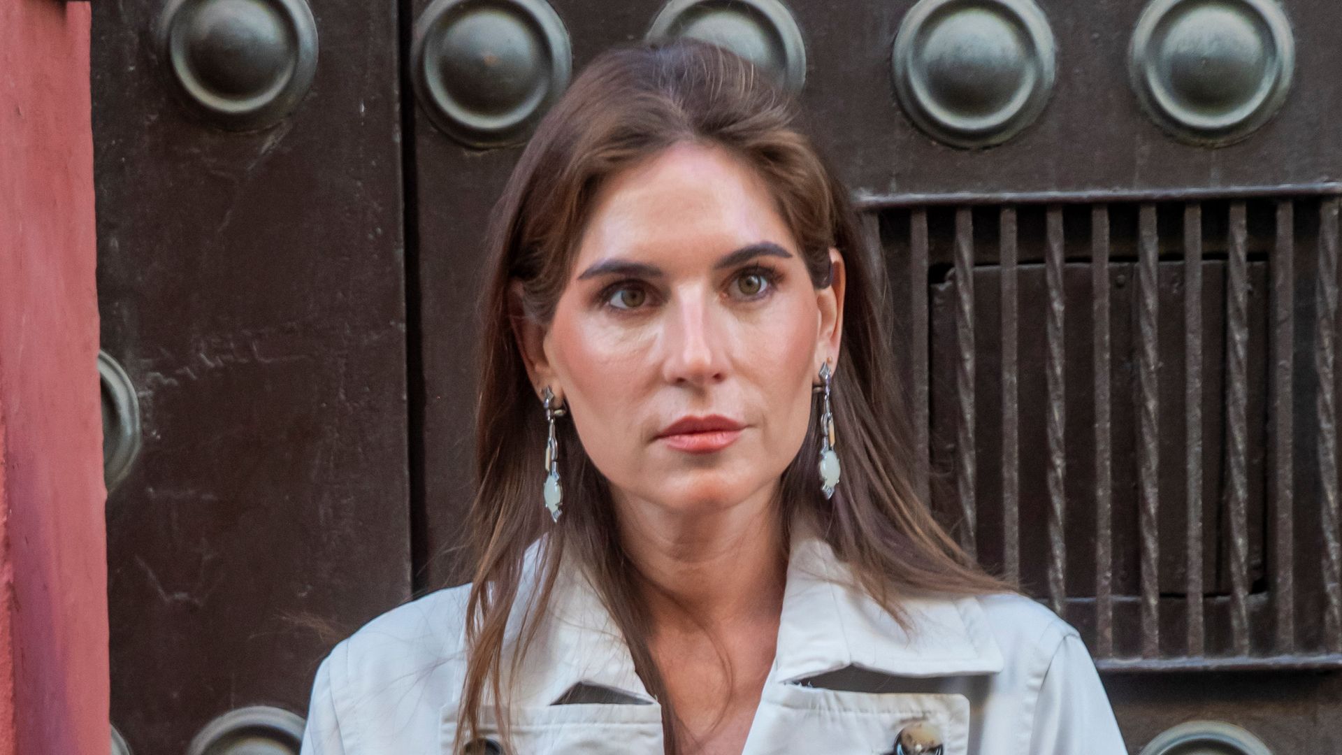 ​​Lourdes Montes, tras triunfar en la Feria de Abril: estrena una falda española que es perfecta para llevar con tops de punto esta primavera