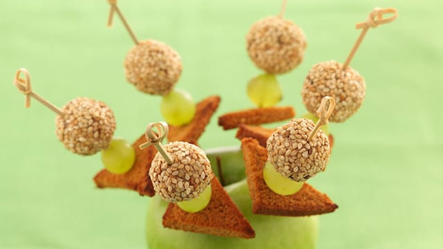 brochetas de foie y uvas