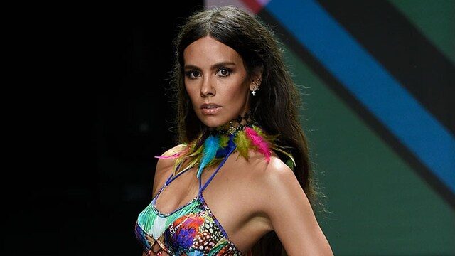 cristina pedroche muestra su gran habilidad tomando el sol