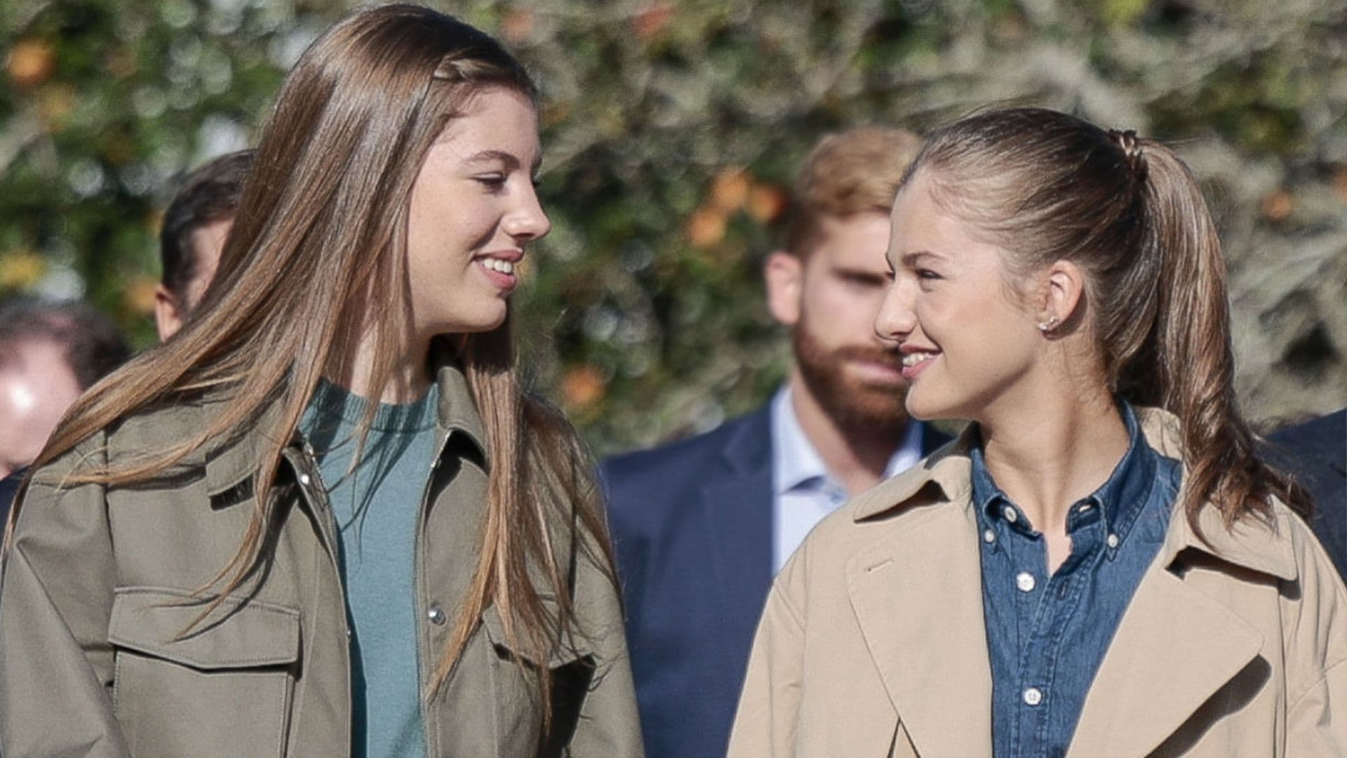 El peinado que une a la Reina, la infanta Sofía y María Pombo, entre otros looks del fin de semana