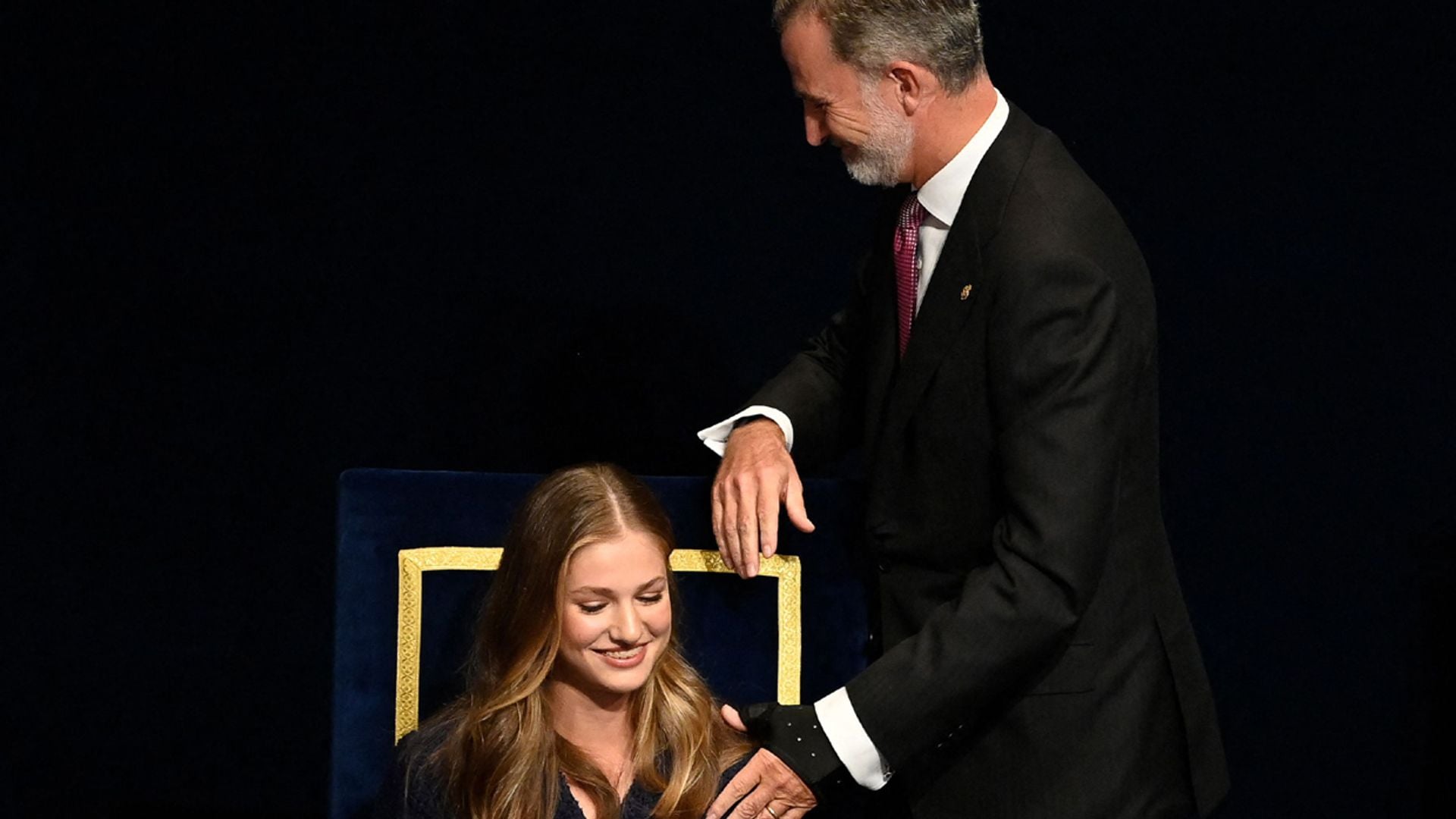 La férula de última generación que lleva el rey Felipe a la espera de saber si debe pasar por el quirófano