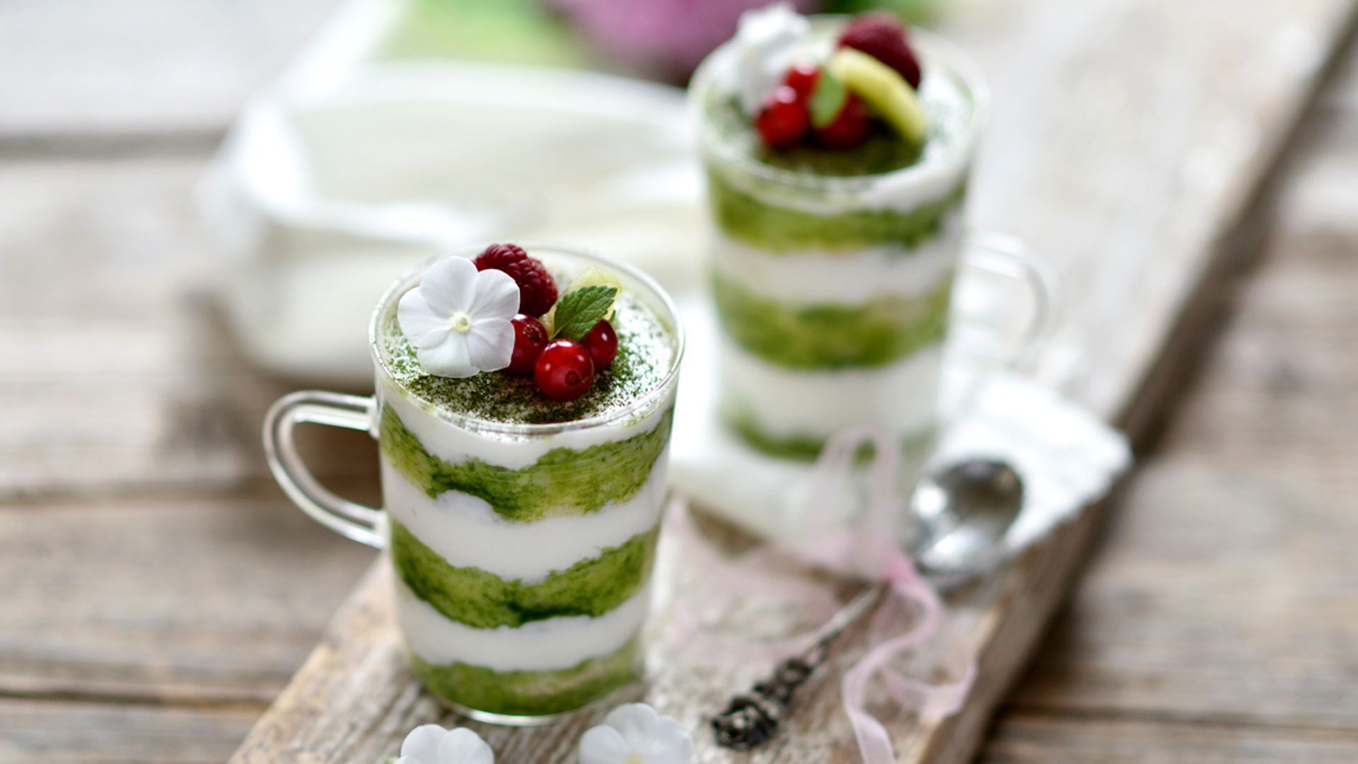 Tiramisú de té matcha al ron