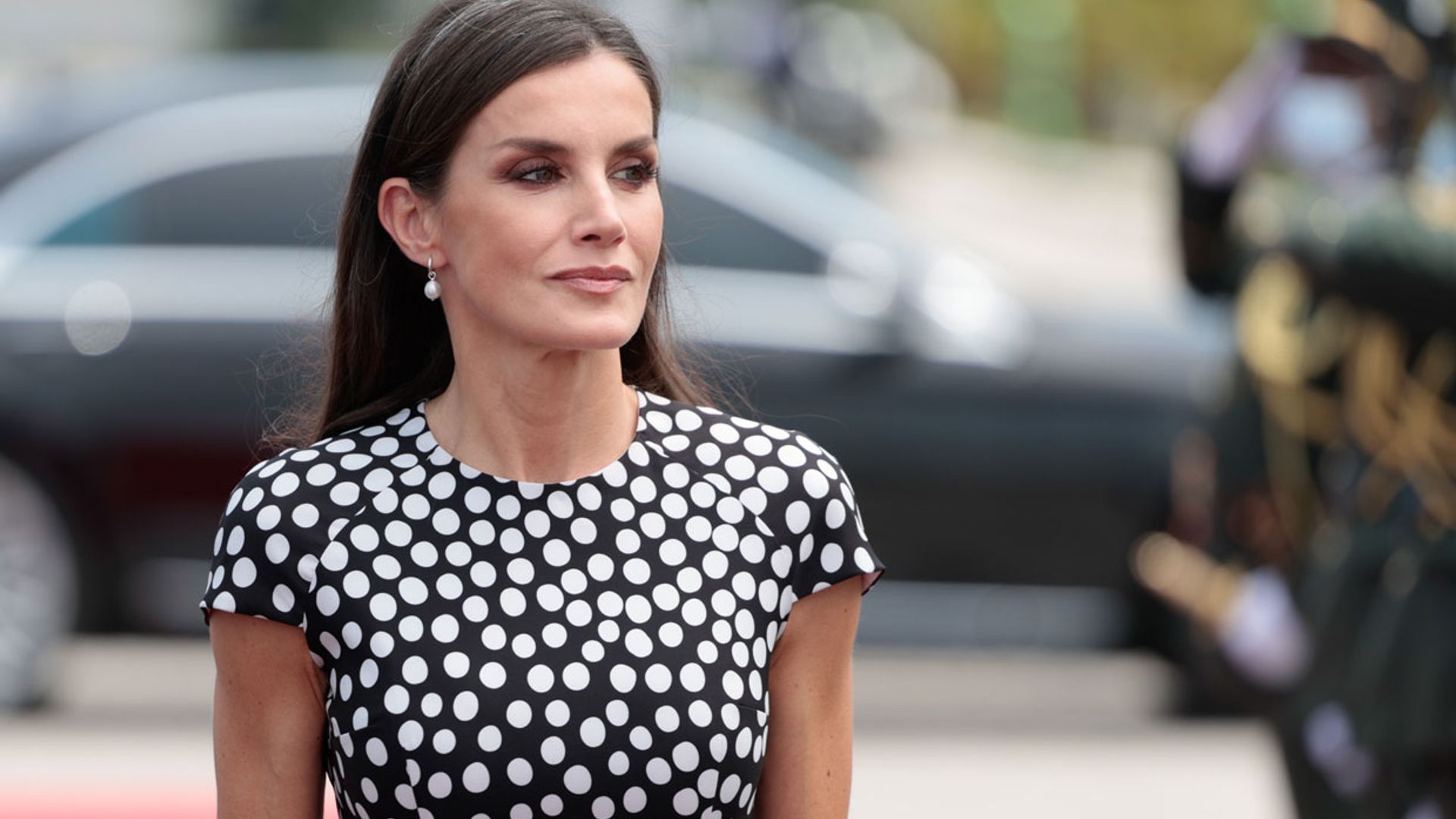 La Reina recicla el vestido con inspiración flamenca de su cita con Jill Biden