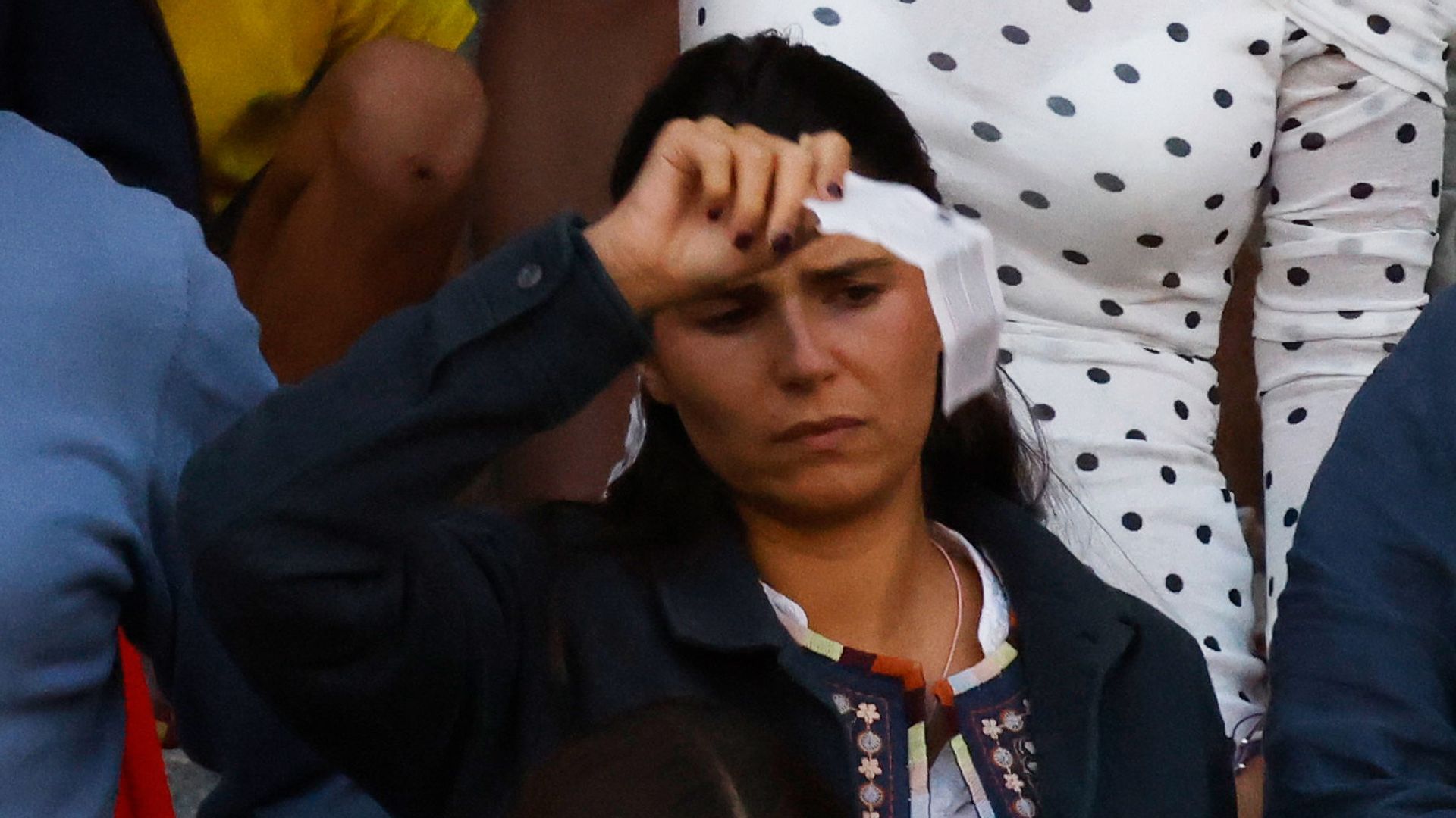 Tana Rivera, muy preocupada durante la cogida de su novio, Roca Rey, en San Martín de Valdeiglesias, Madrid, 9 de septiembre de 2026