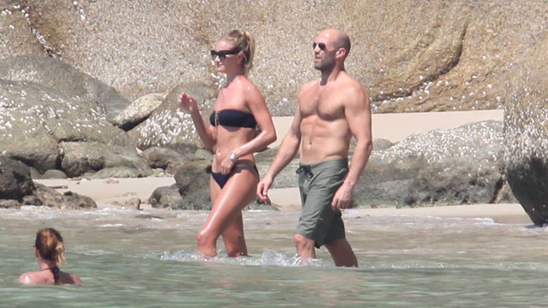 Rosie Huntington-Whiteley y Jason Statham, cuerpazos al sol en sus románticas vacaciones