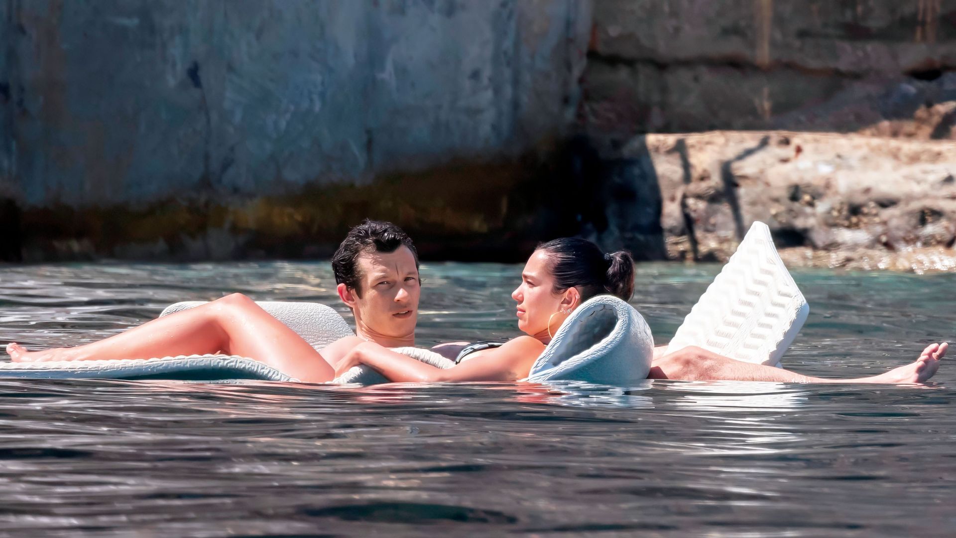 Dua Lipa y Callum Turner en su luna de miel