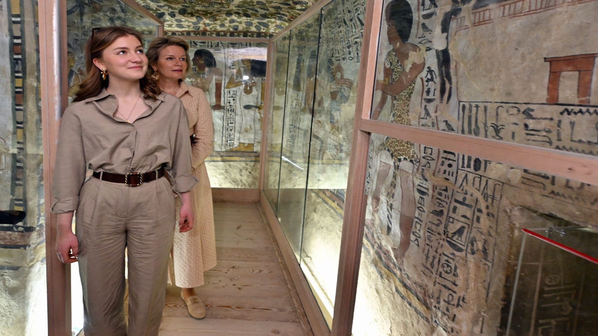 Matilde y Elisabeth de los belgas se adentran en la historia egipcia visitando la tumba de Tutankamón