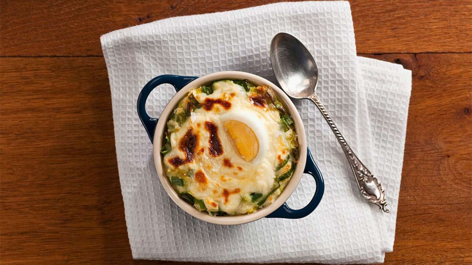 Gratinado de verduras con bechamel y huevo