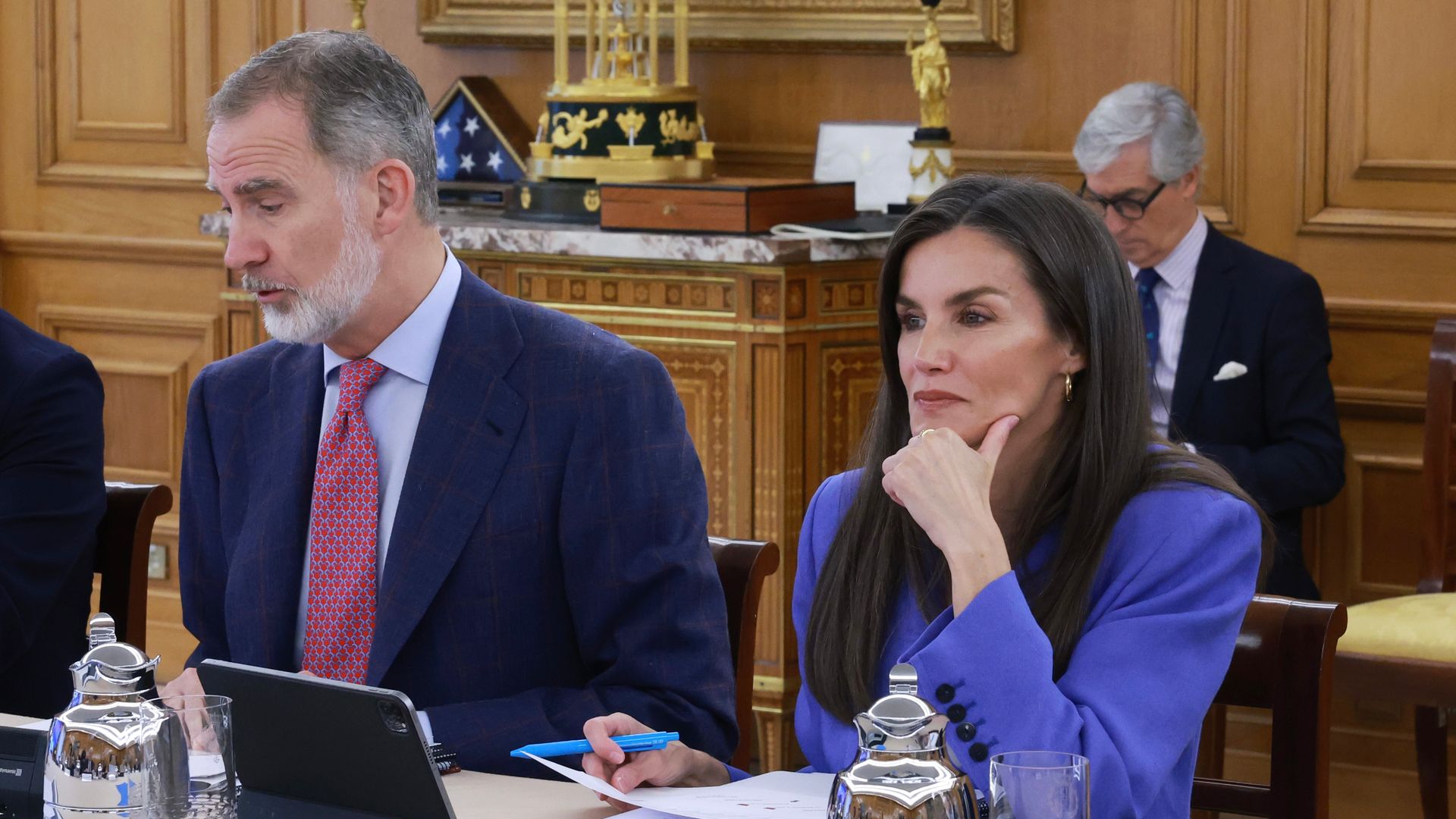 La reina Letizia cambia de imagen en 48 horas para recuperar su traje español más veraniego