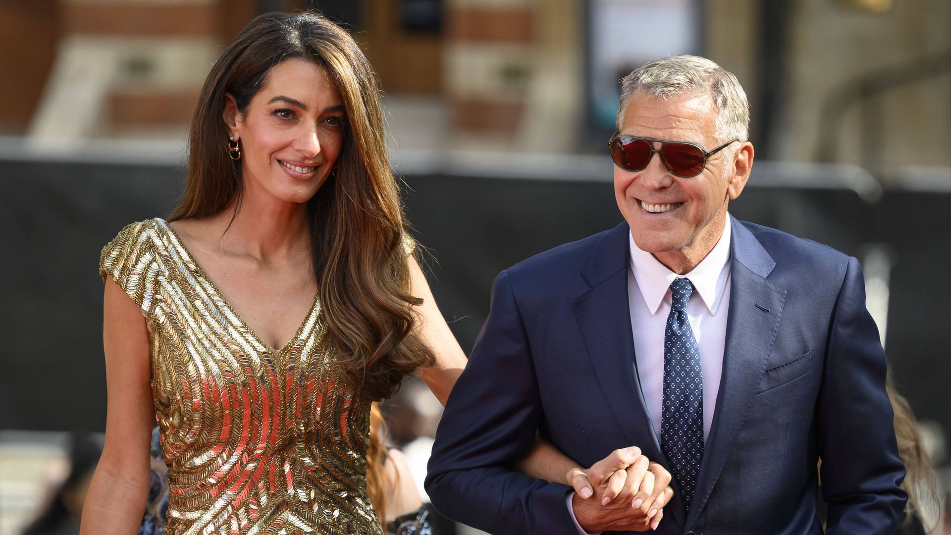 Amal y George Clooney revelan los consejos que dan a sus gemelos de 8 años (y no pueden ser más distintos)