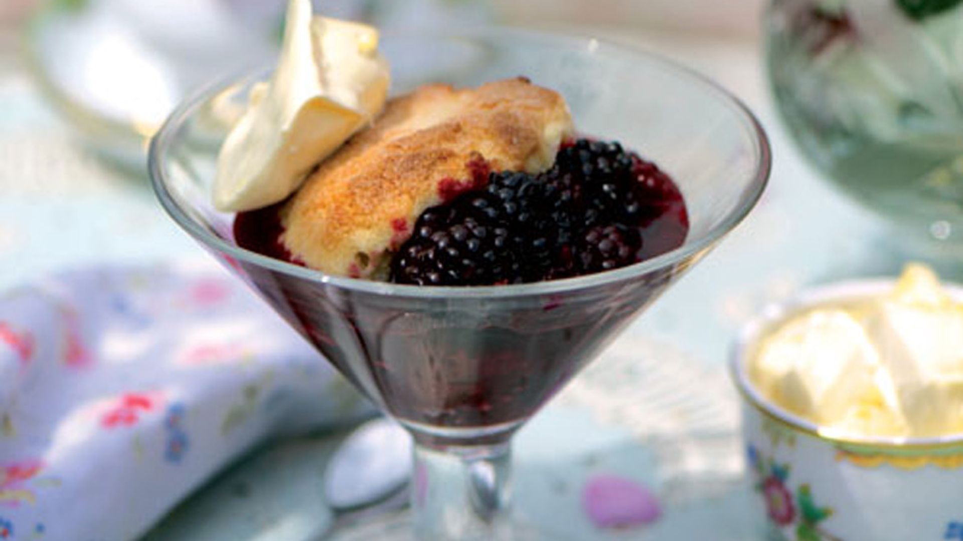Postre de moras con queso 'Camembert'